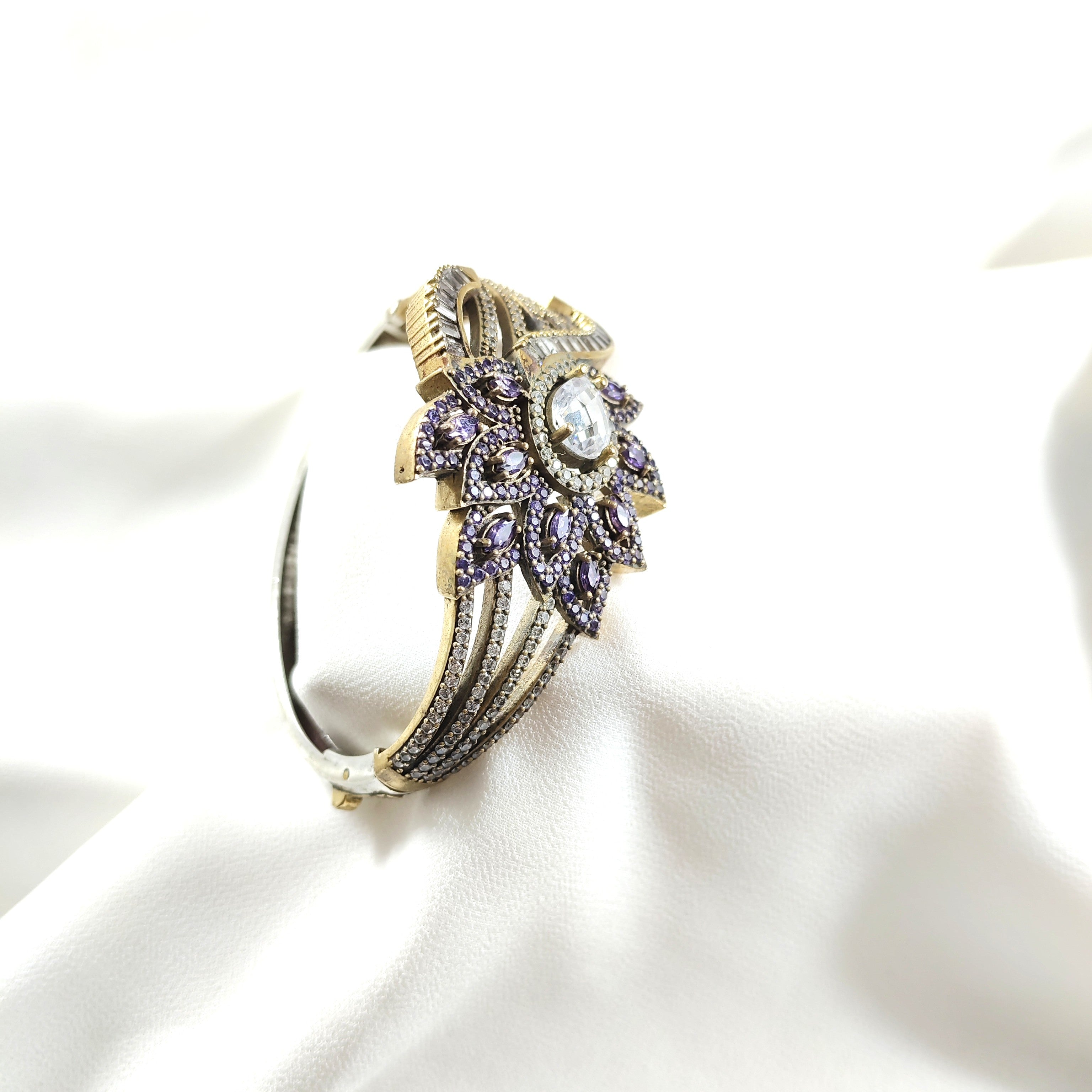 Bracelet antique  – Fleur impériale aux éclats d’améthyste