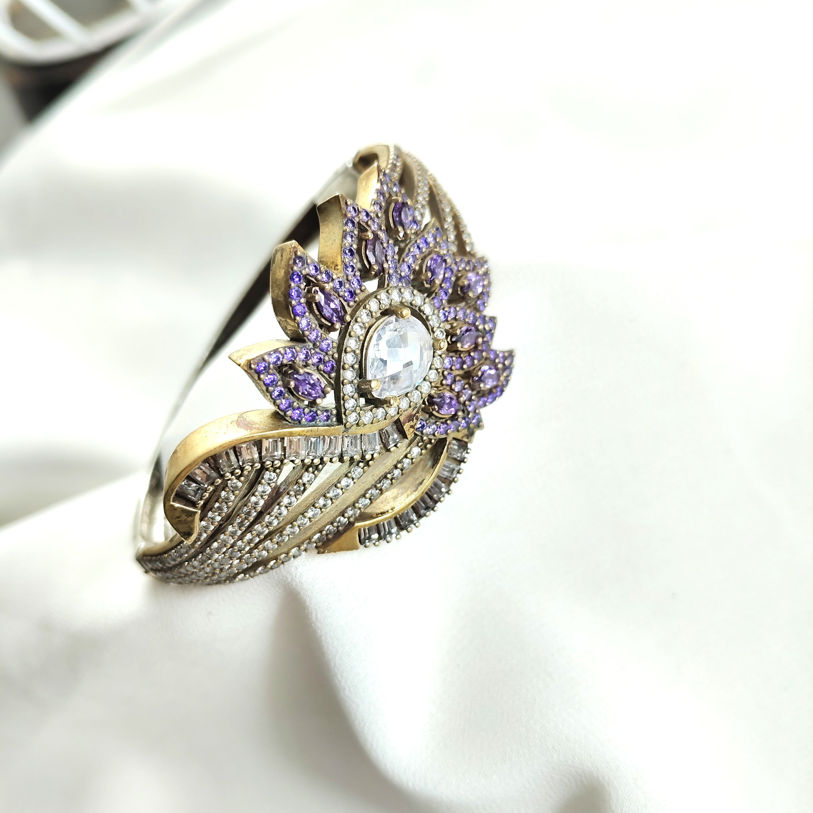 Bracelet antique  – Fleur impériale aux éclats d’améthyste