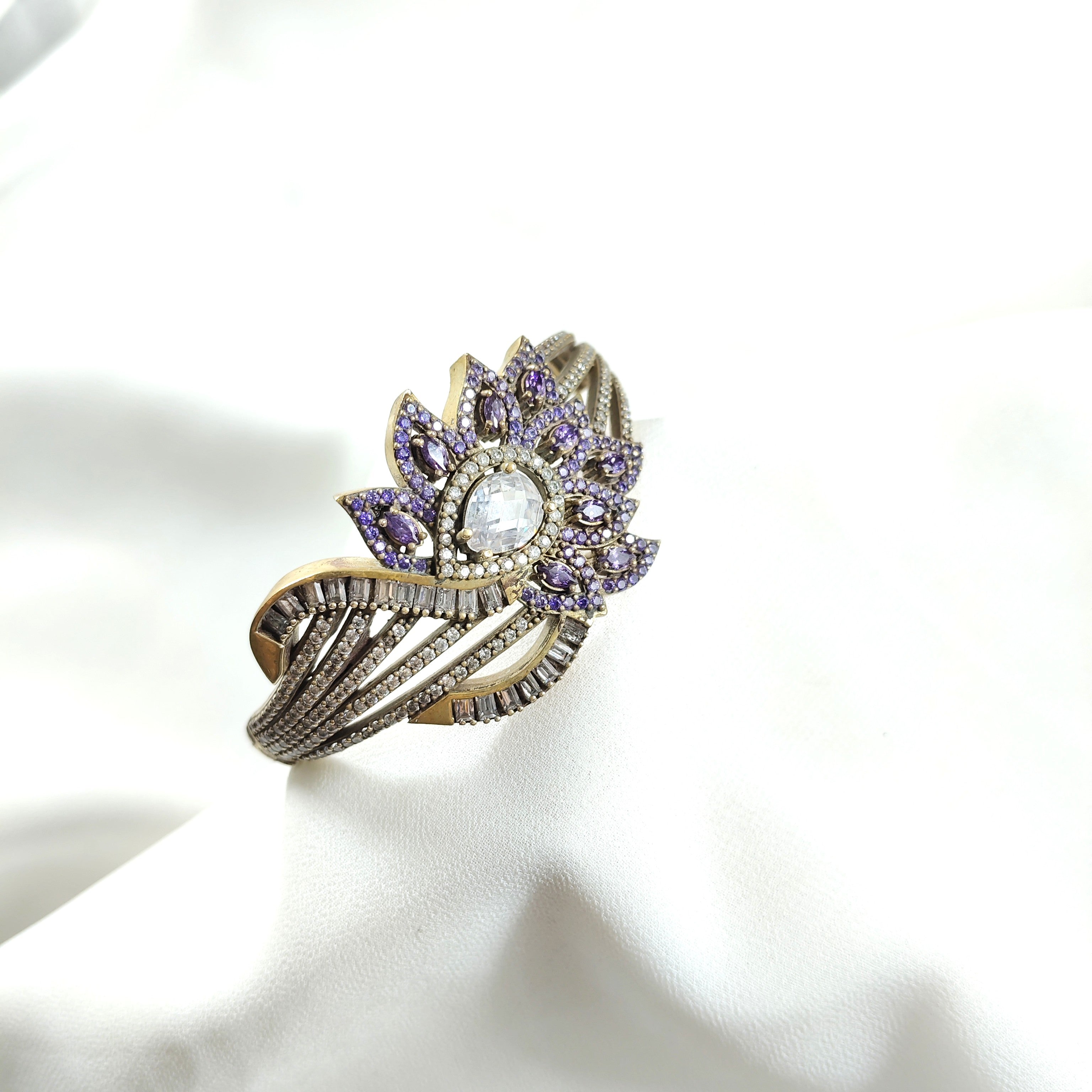 Bracelet antique  – Fleur impériale aux éclats d’améthyste