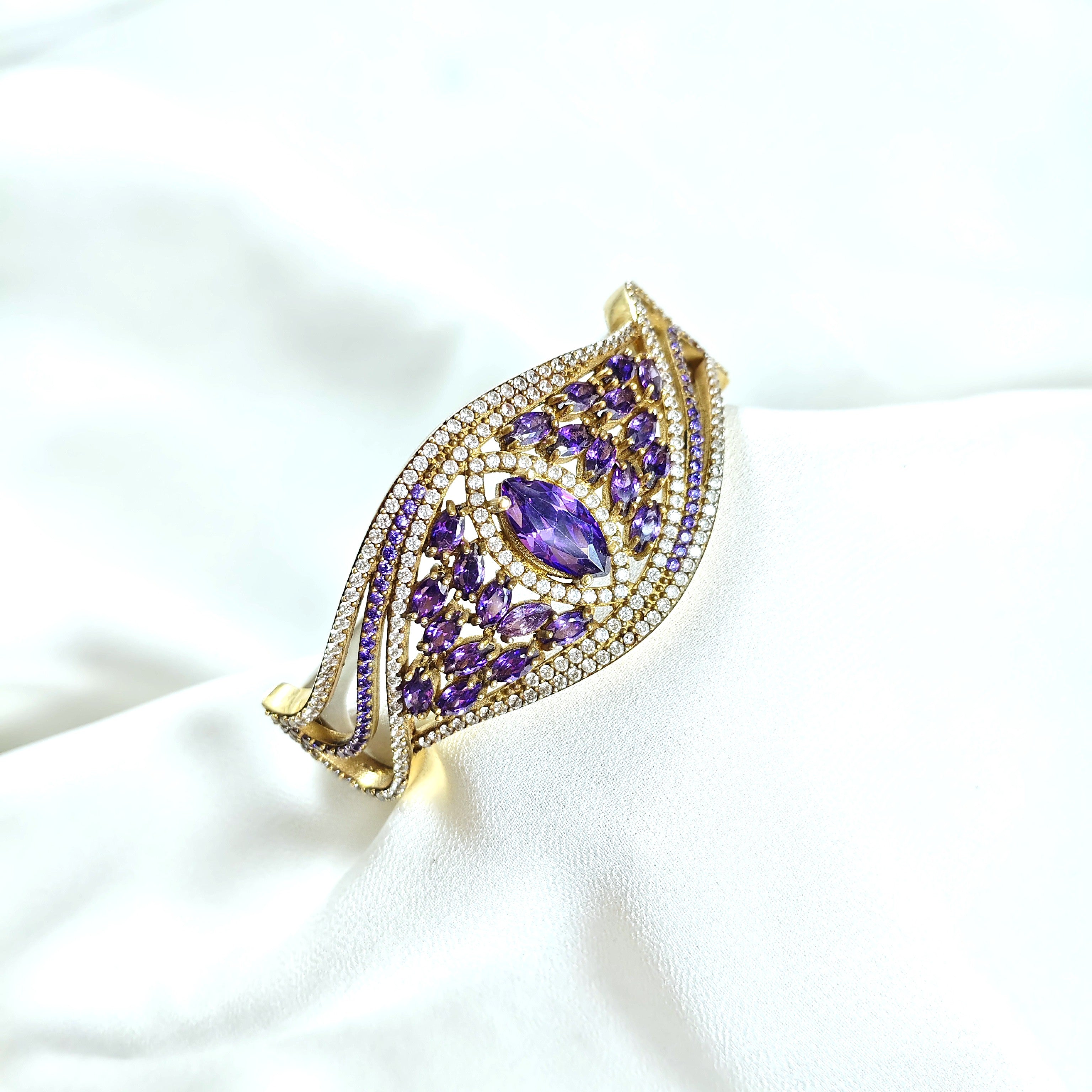 Bracelet antique – Feuille royale aux pierres d’améthyste