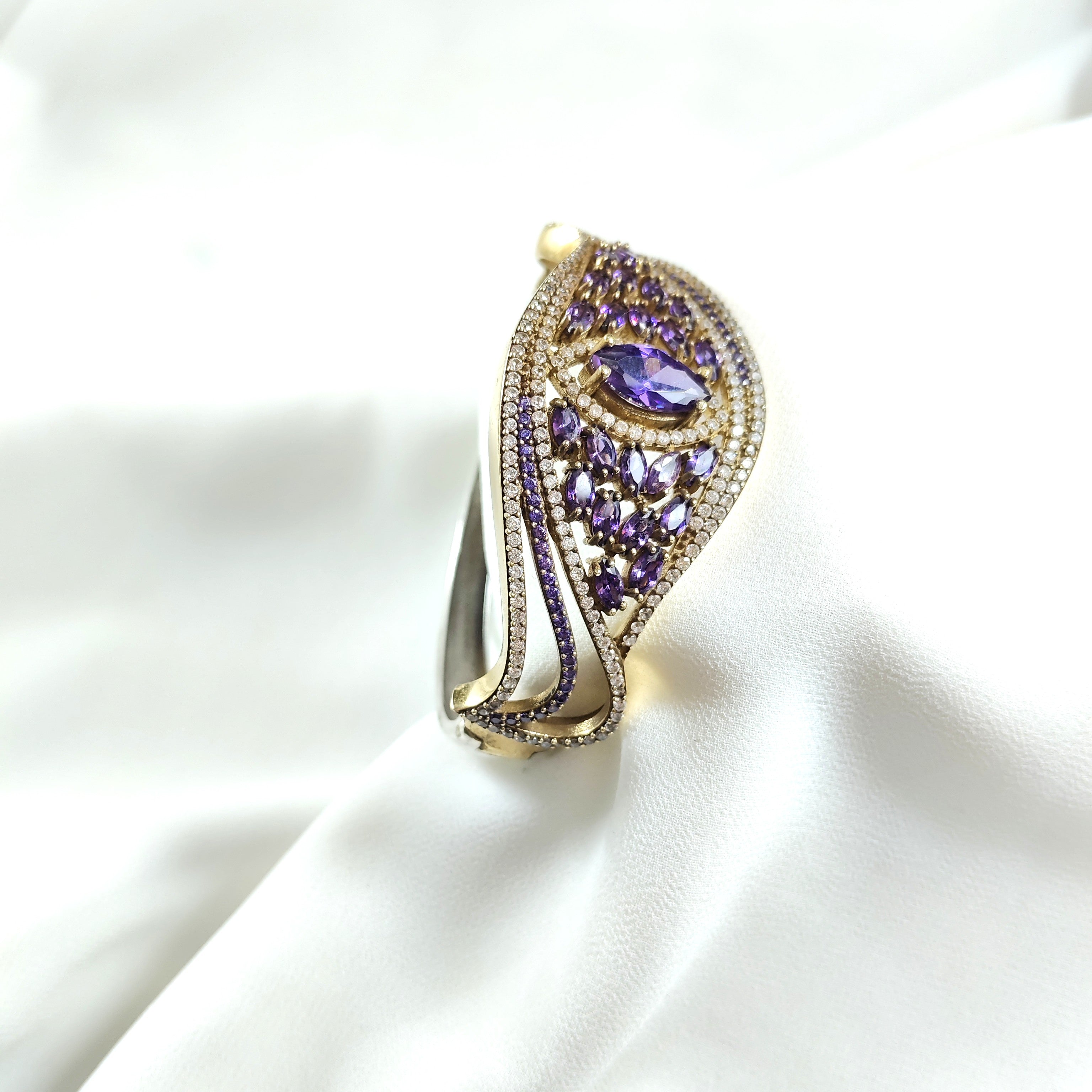 Bracelet antique – Feuille royale aux pierres d’améthyste