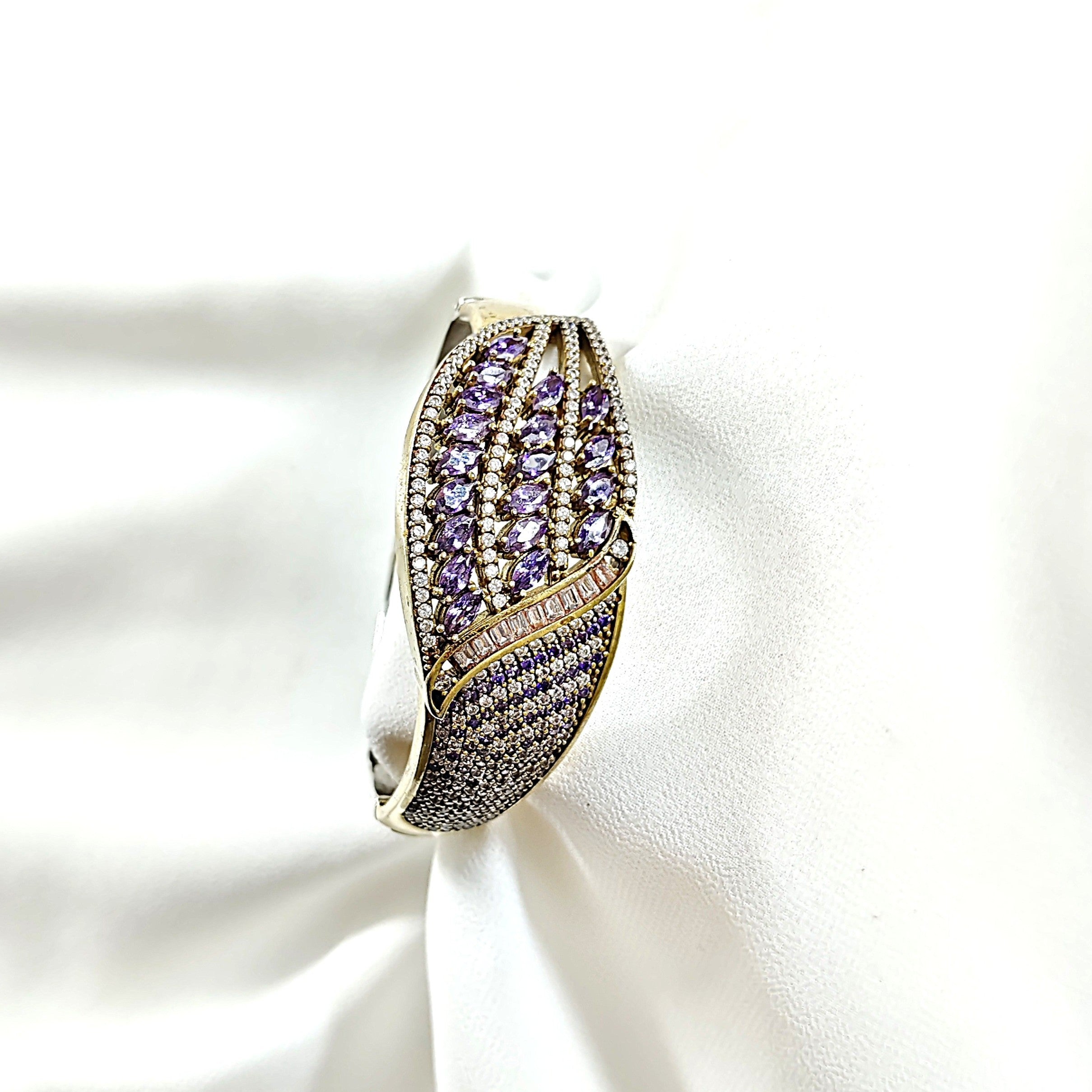 Bracelet antique – Splendeur florale aux pierres violettes