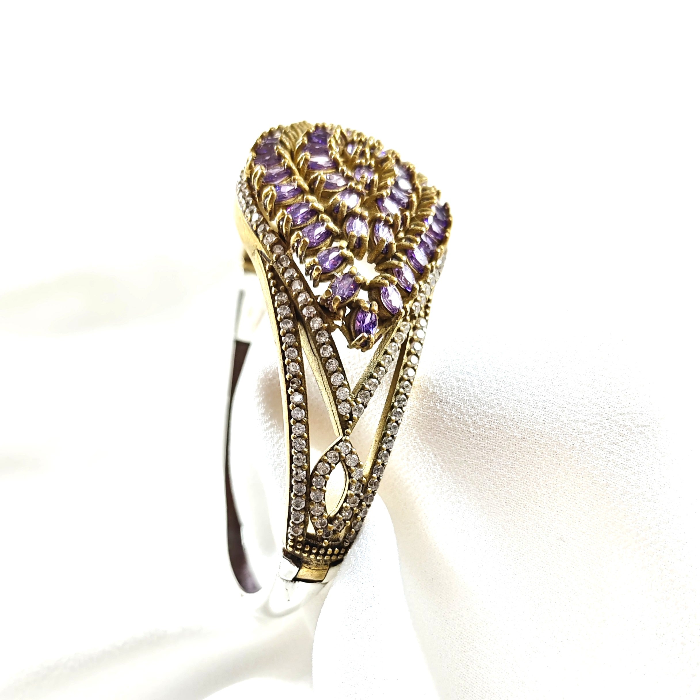 Bracelet antique  – Prestige royal aux pierres violettes