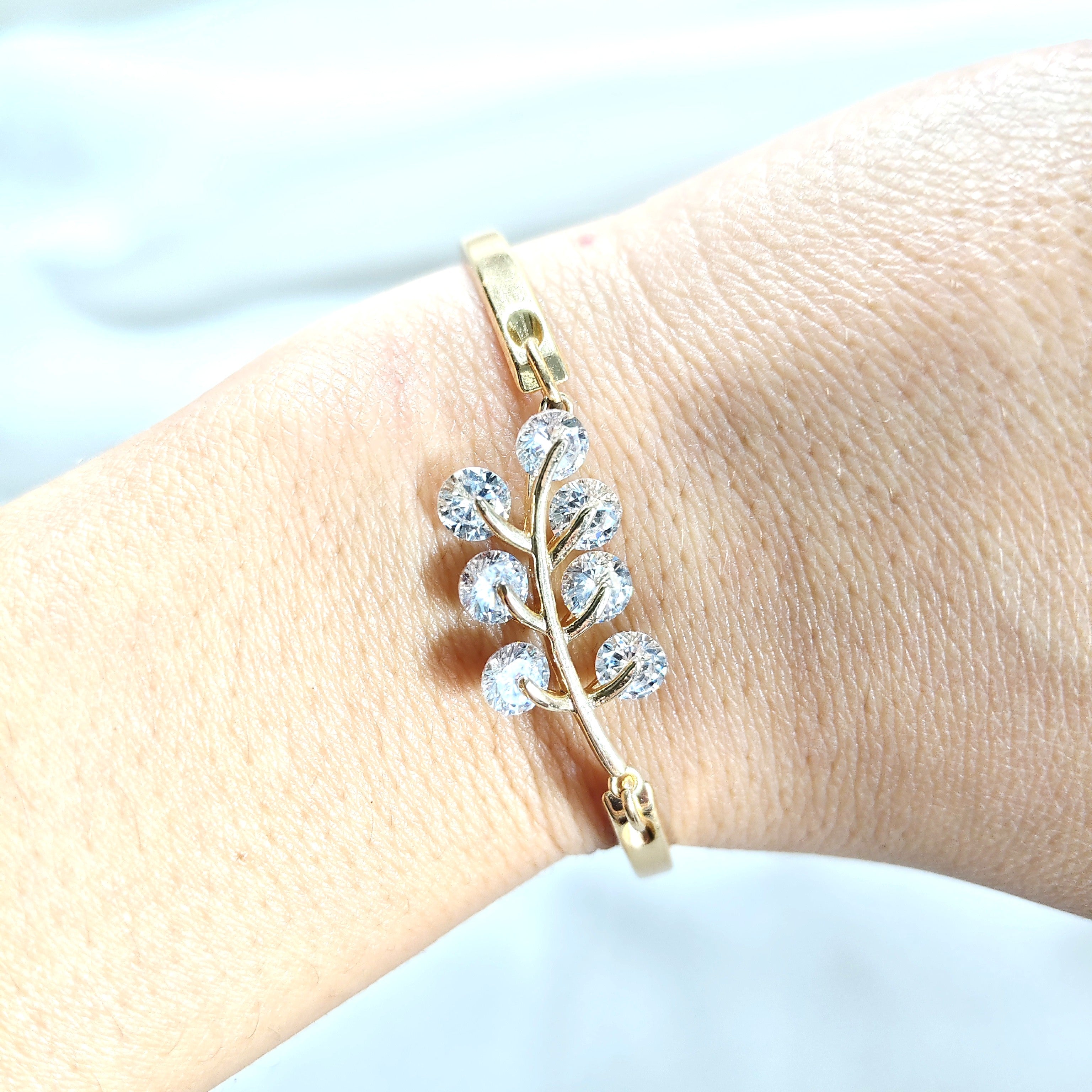 Bracelet Fantaisie Doré “Branche Éclatante”