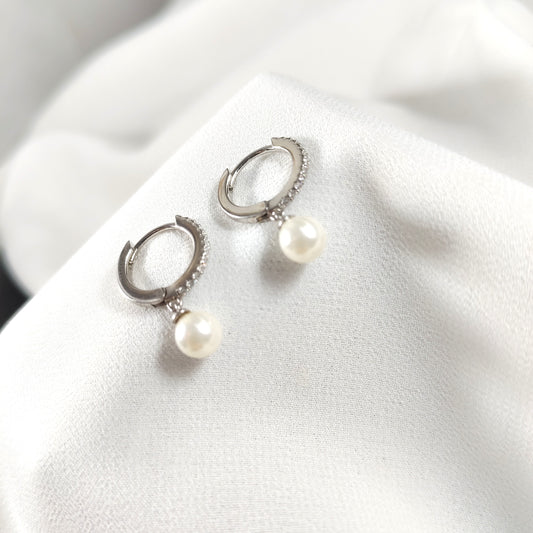 Boucles d’Oreilles en Argent – Élégance Perle Pendante