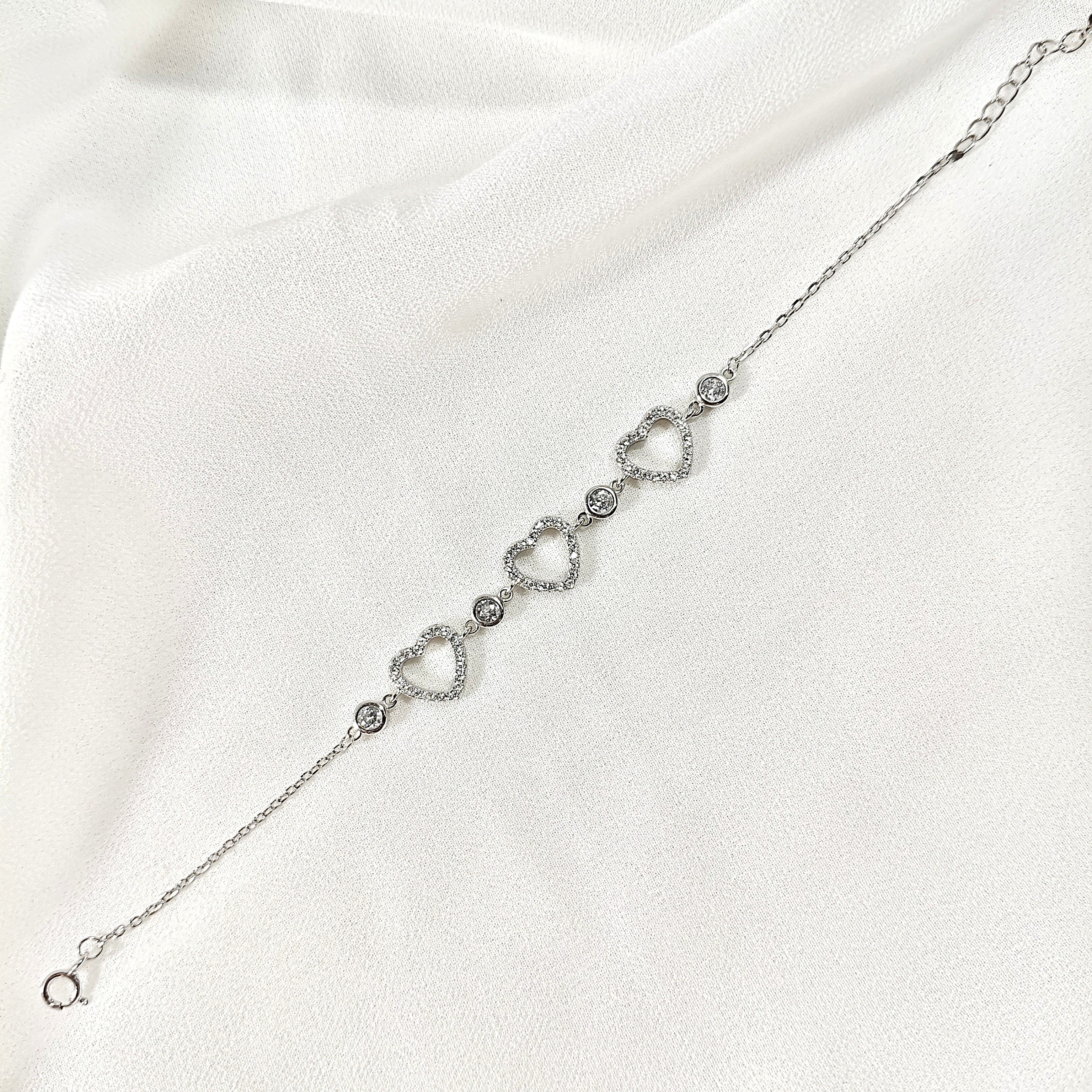 Gourmette Cœurs Scintillants en Argent – Romance & Raffinement