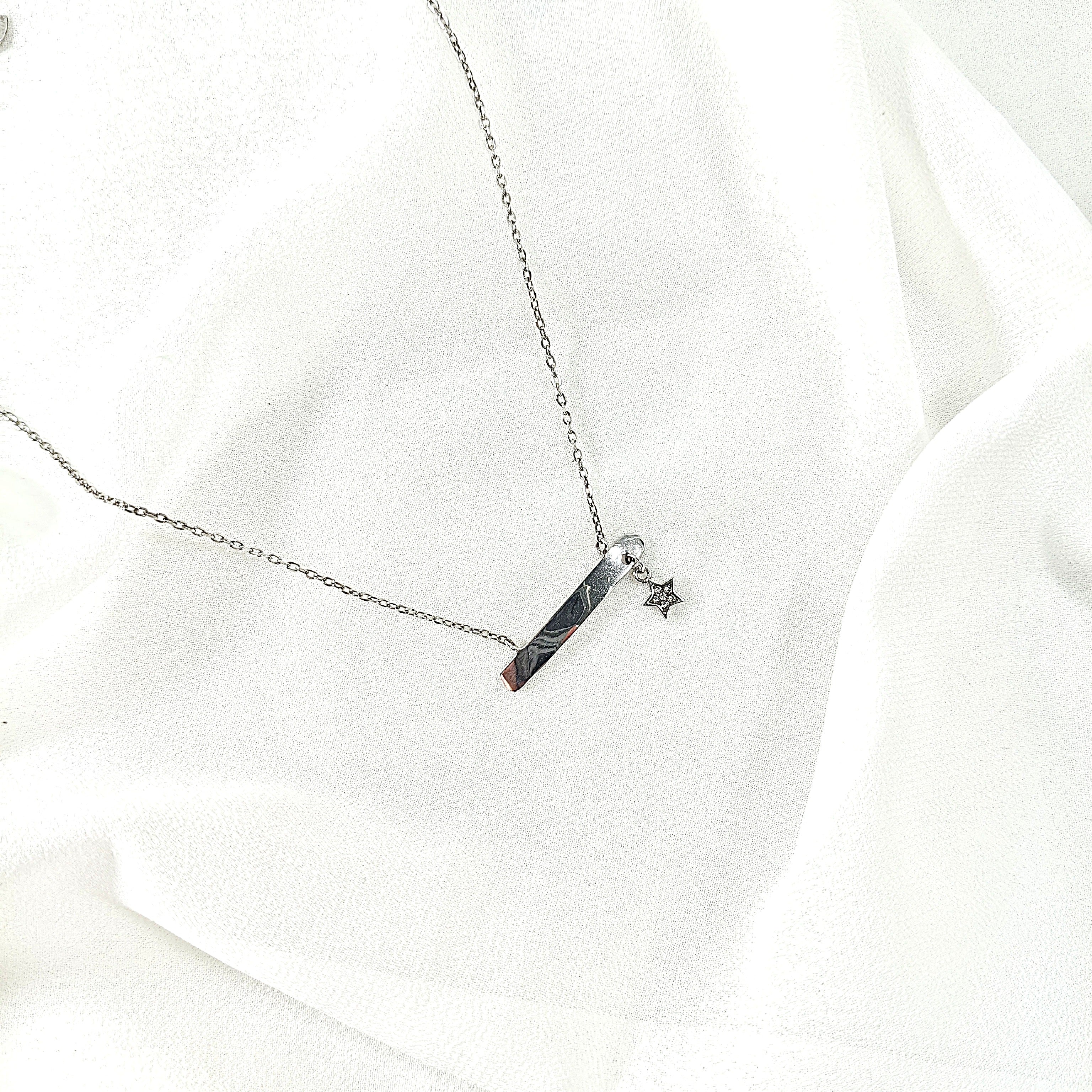 Collier Étoile Filante en Argent – Minimalisme & Charme Céleste