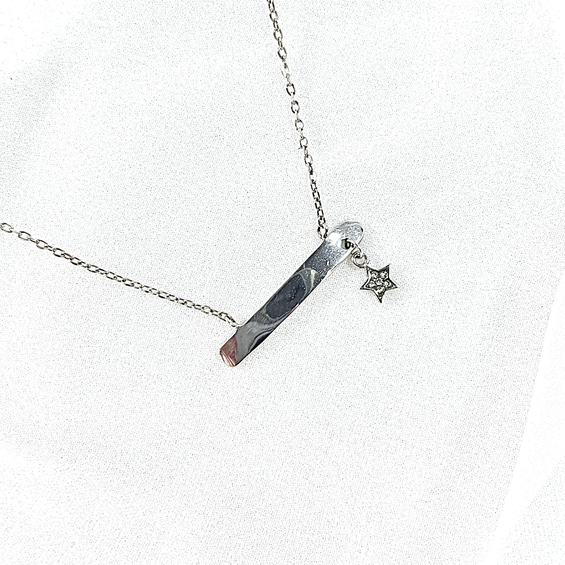 Collier Étoile Filante en Argent – Minimalisme & Charme Céleste