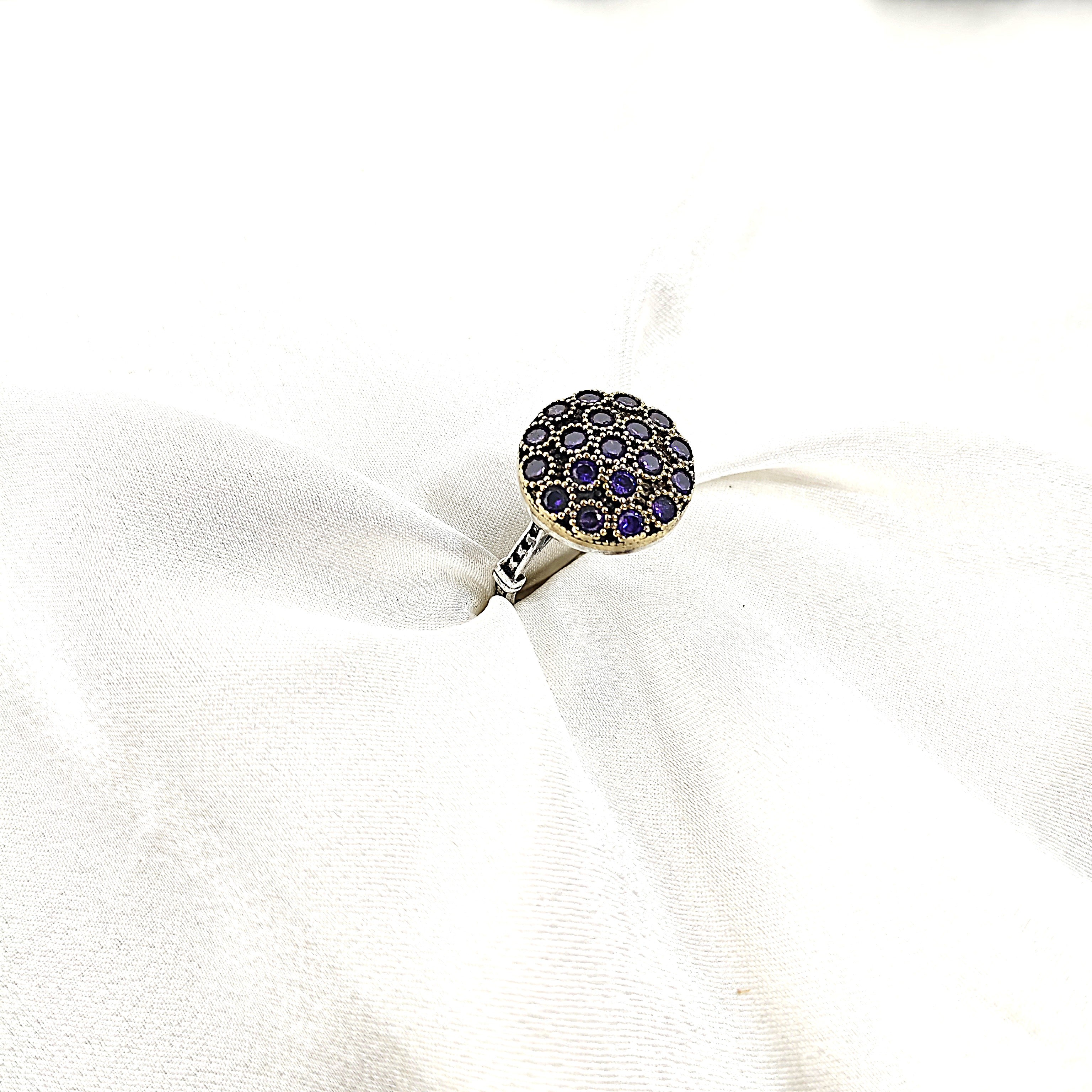 Bague Antique Ronde – Design Vintage avec Pierres Violettes