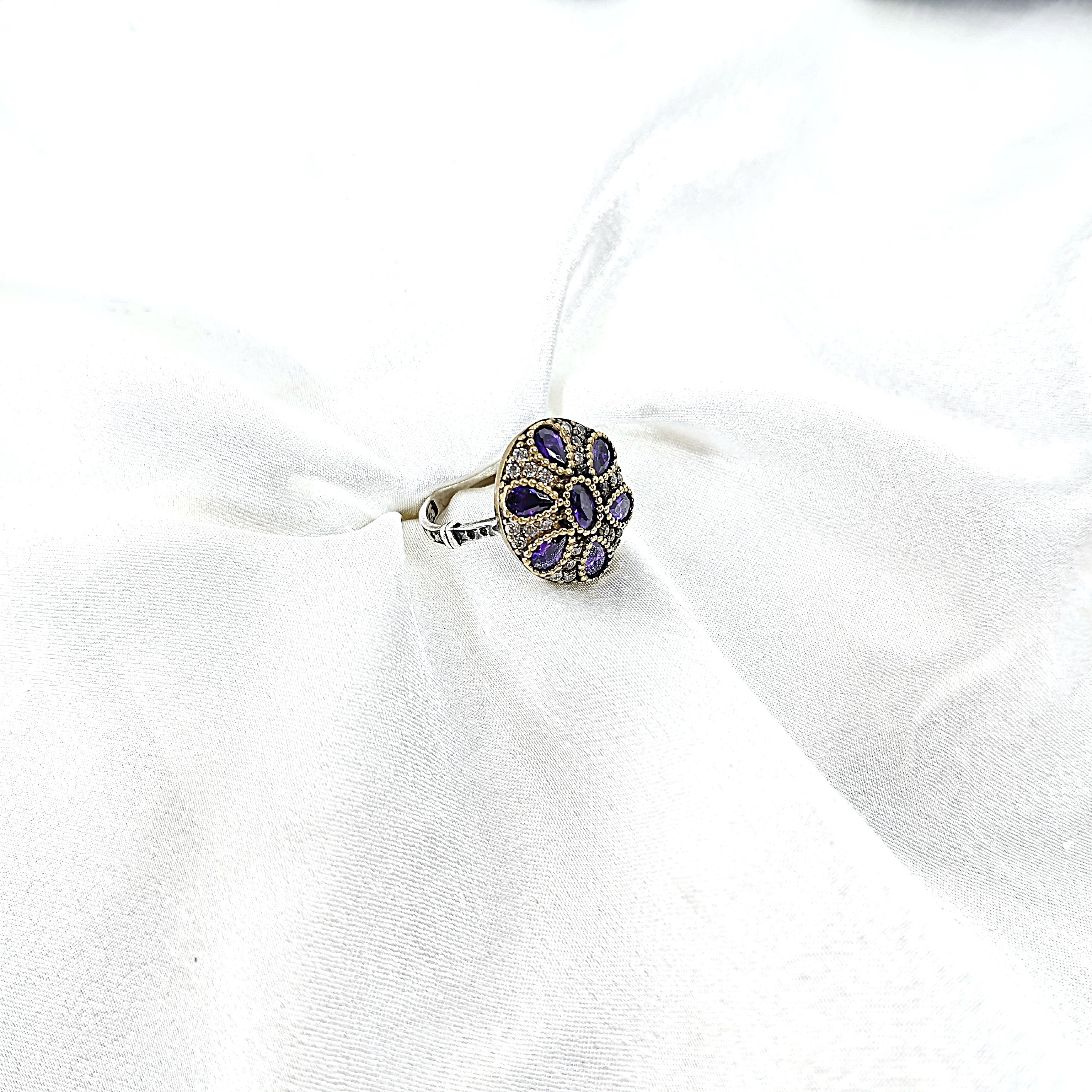 Bague Style Antique avec Pierres Violettes – Élégance Vintage
