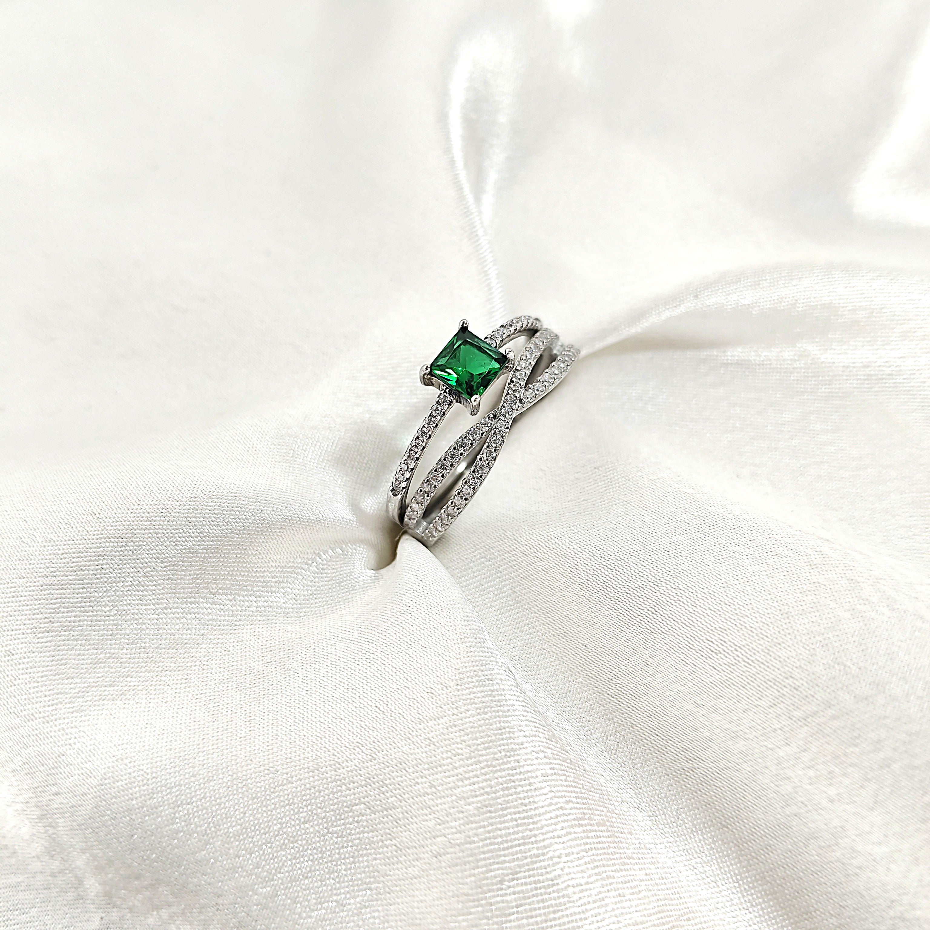 Bague Émeraude Royale en Argent – Élégance & Raffinement