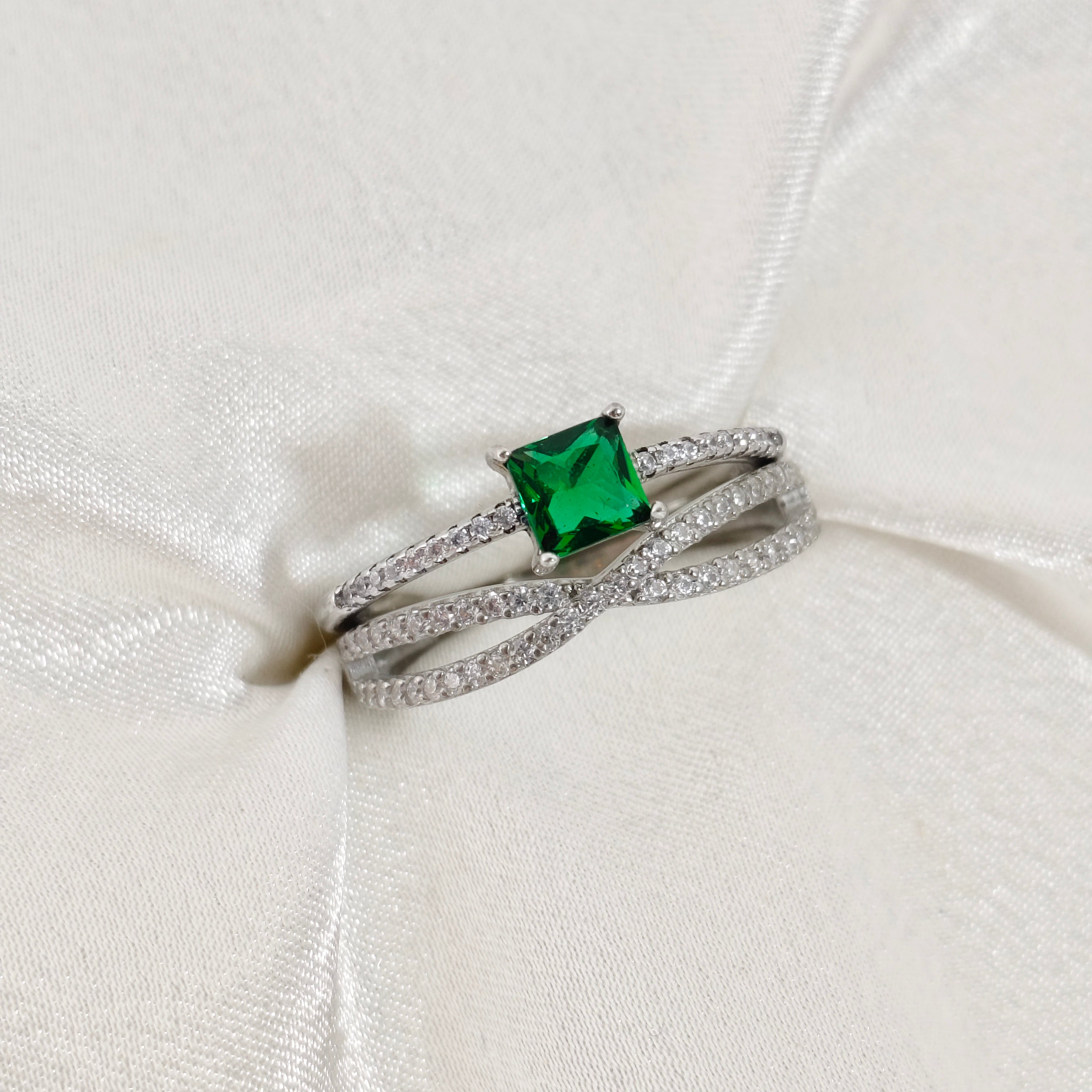 Bague Émeraude Royale en Argent – Élégance & Raffinement