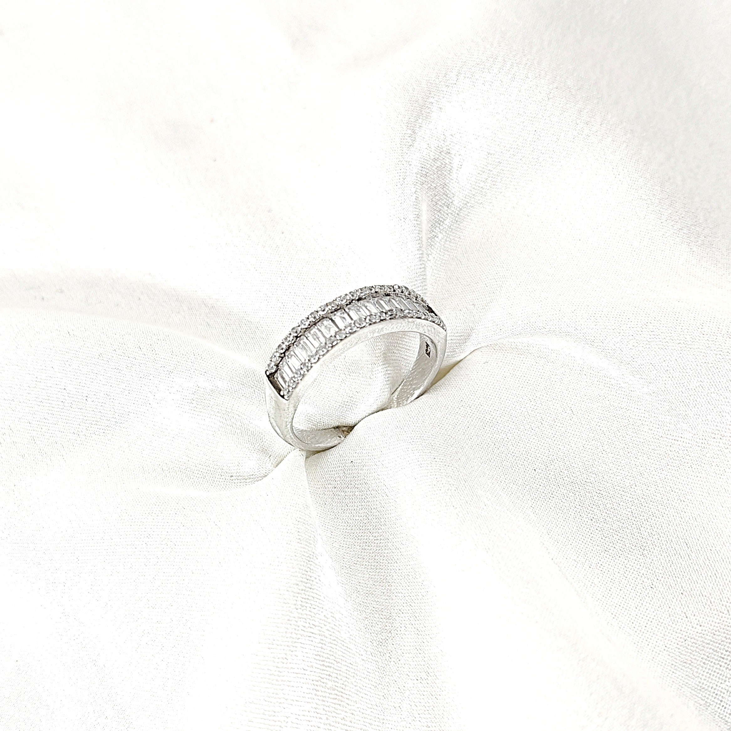 Bague Argent Éclat Élégant – Pavée de Zircons Baguette