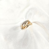 Bague Entrelacée Xuping Plaqué Or & Zircons – Élégance Contemporaine
