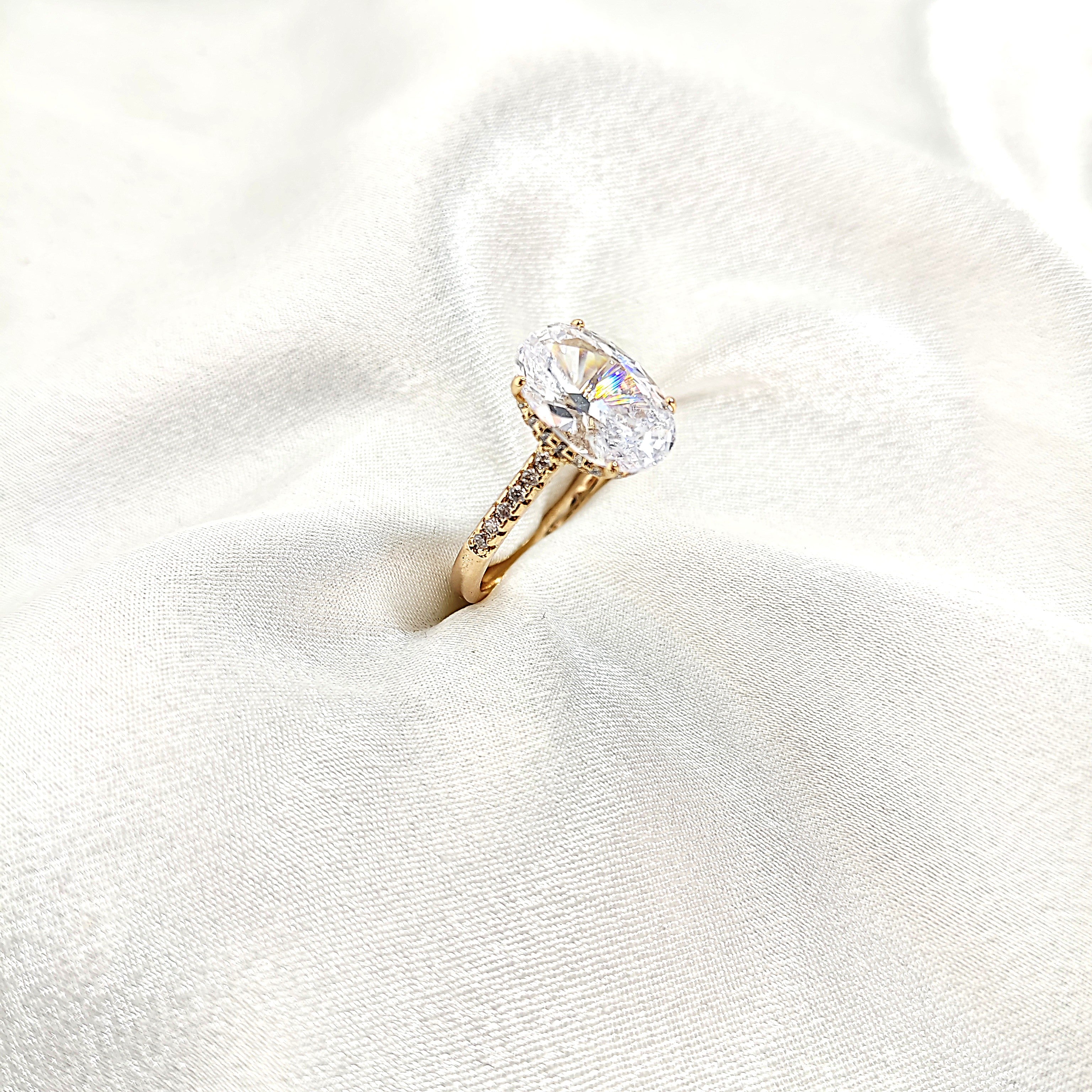 Bague Solitaire Xuping Plaqué Or & Zircon Ovale – Éclat Intemporel