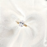 Bague Solitaire Xuping Plaqué Or & Zircon Ovale – Éclat Intemporel