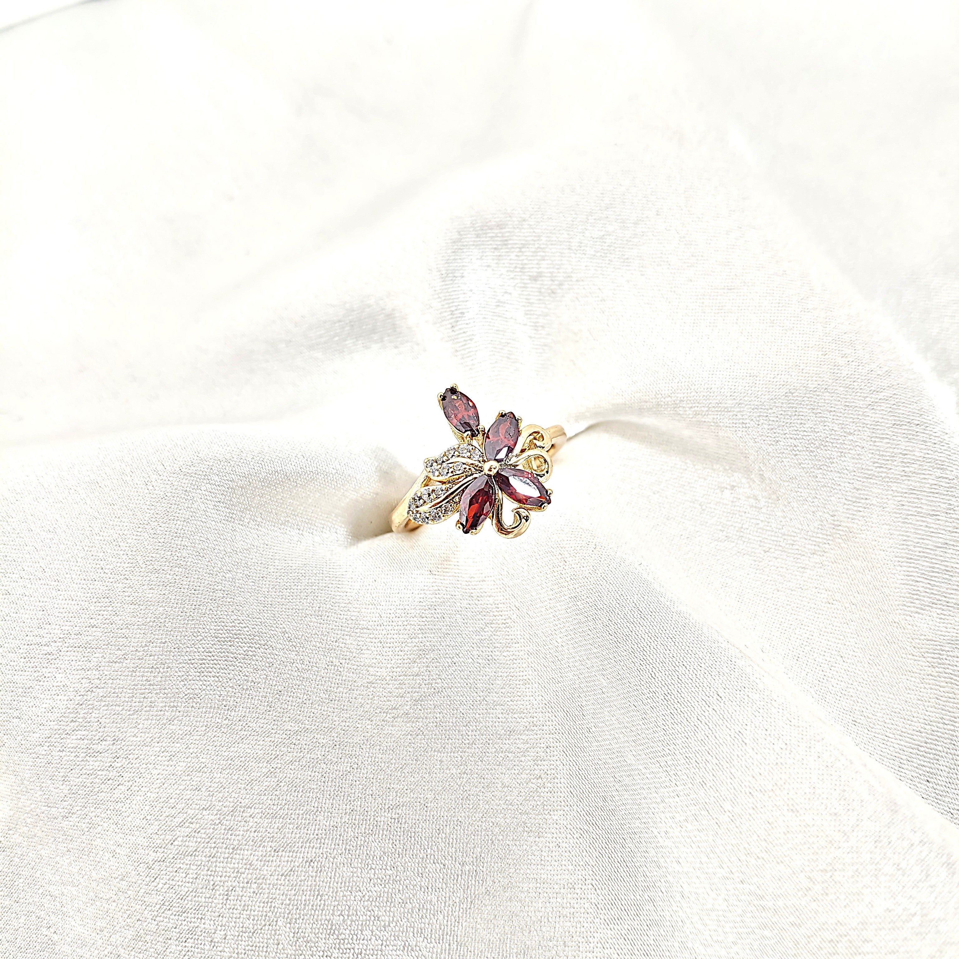 Bague Fleur Xuping Plaqué Or & Zircons Bordeaux – Élégance Florale