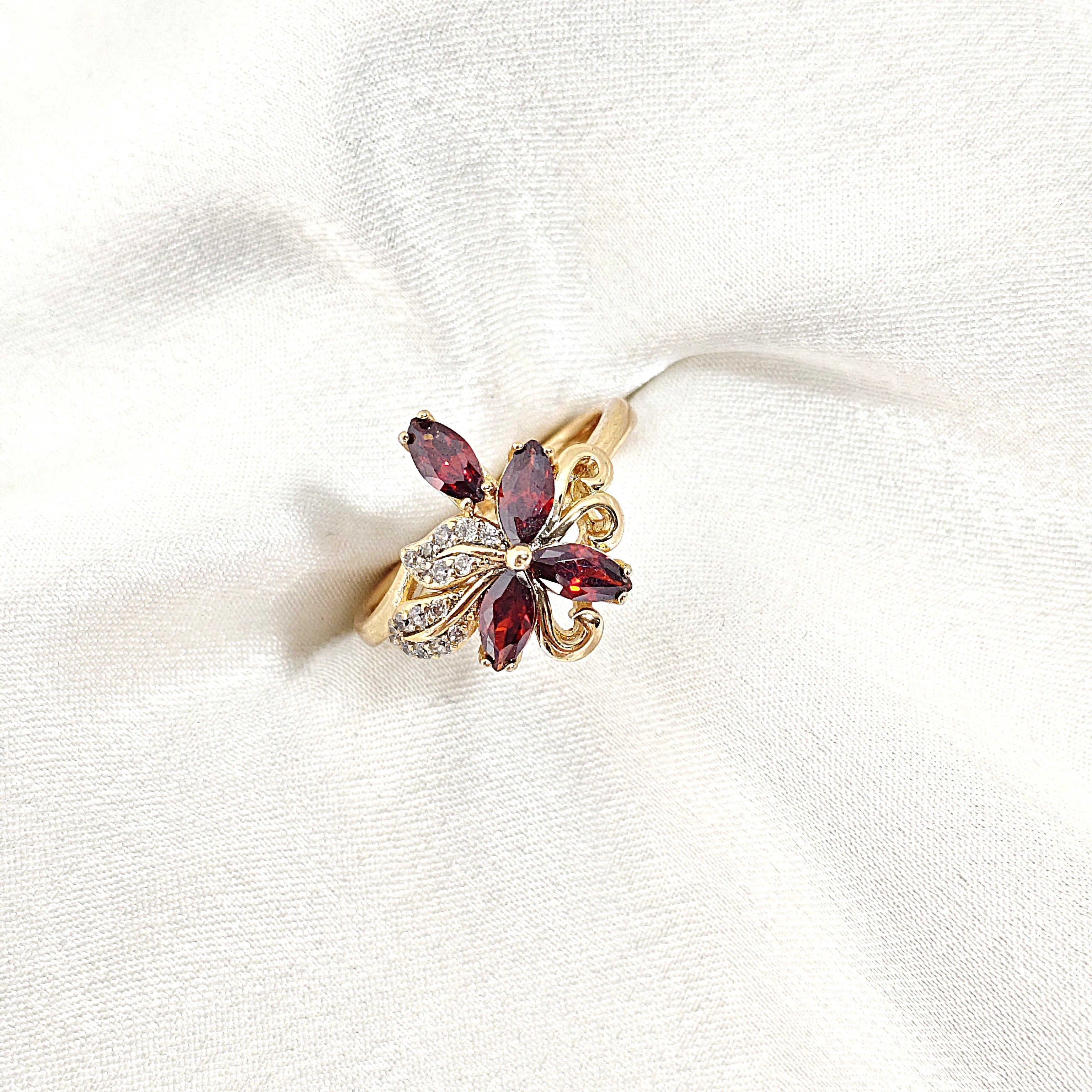 Bague Fleur Xuping Plaqué Or & Zircons Bordeaux – Élégance Florale