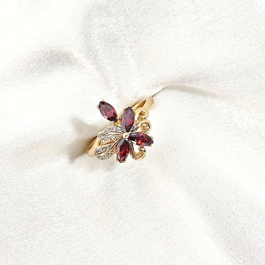 Bague Fleur Xuping Plaqué Or & Zircons Bordeaux – Élégance Florale