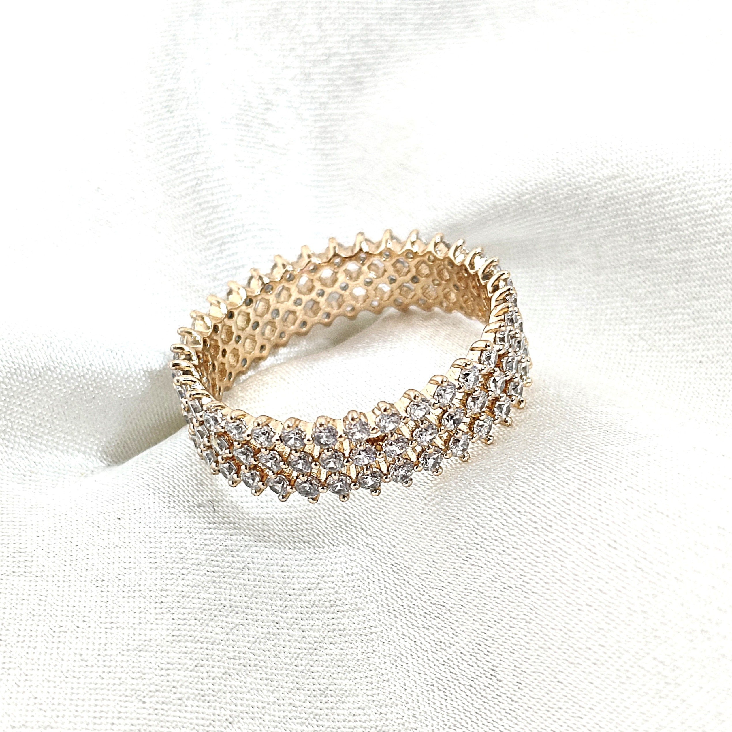 Bague Large Xuping Plaqué Or Pavée de Zircons – Brillance Luxueuse