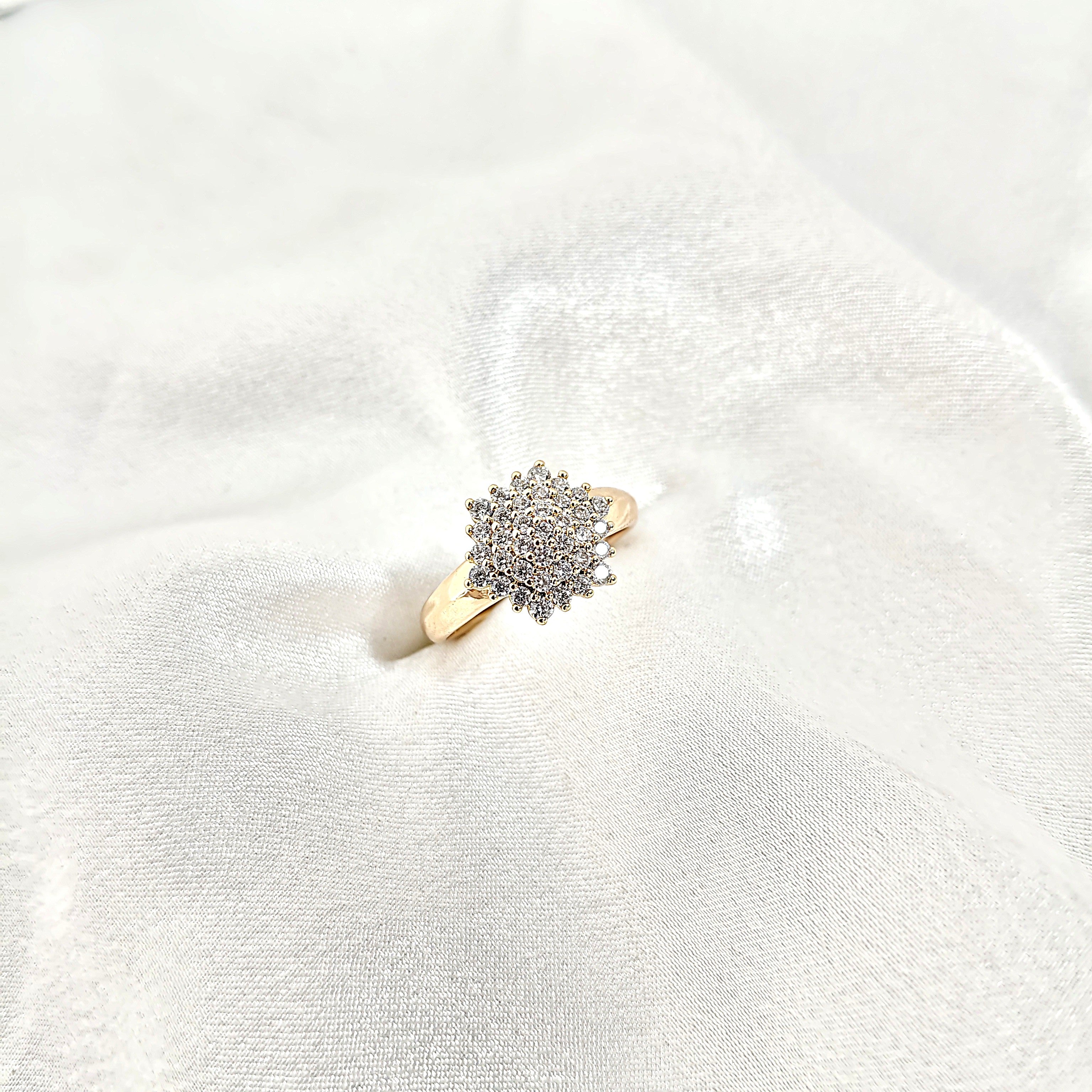 Bague Rosace Xuping Plaqué Or Pavée de Zircons – Éclat Prestige