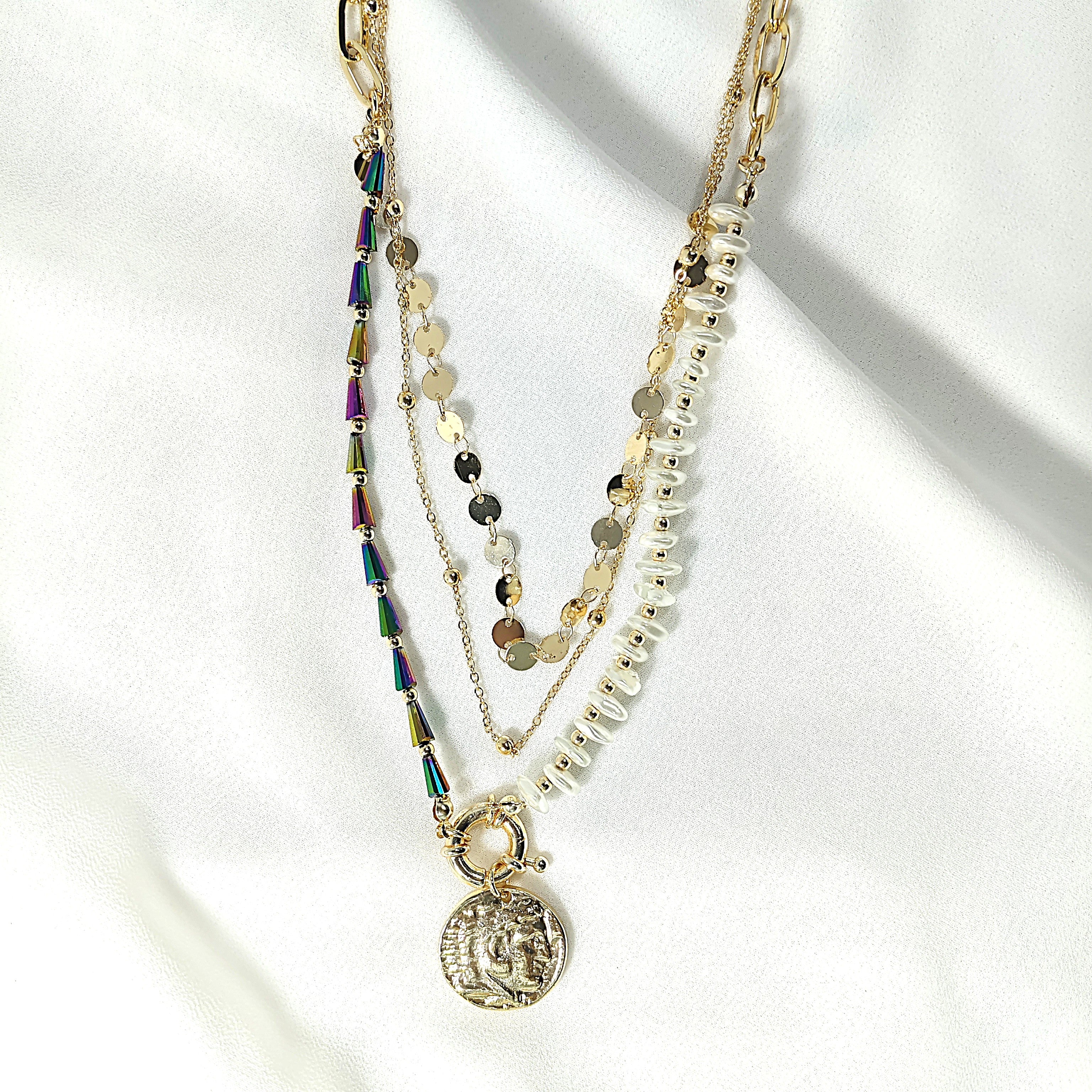 Collier Multi-Rangs Bohème Médaillon & Perles – Style Vintage Chic