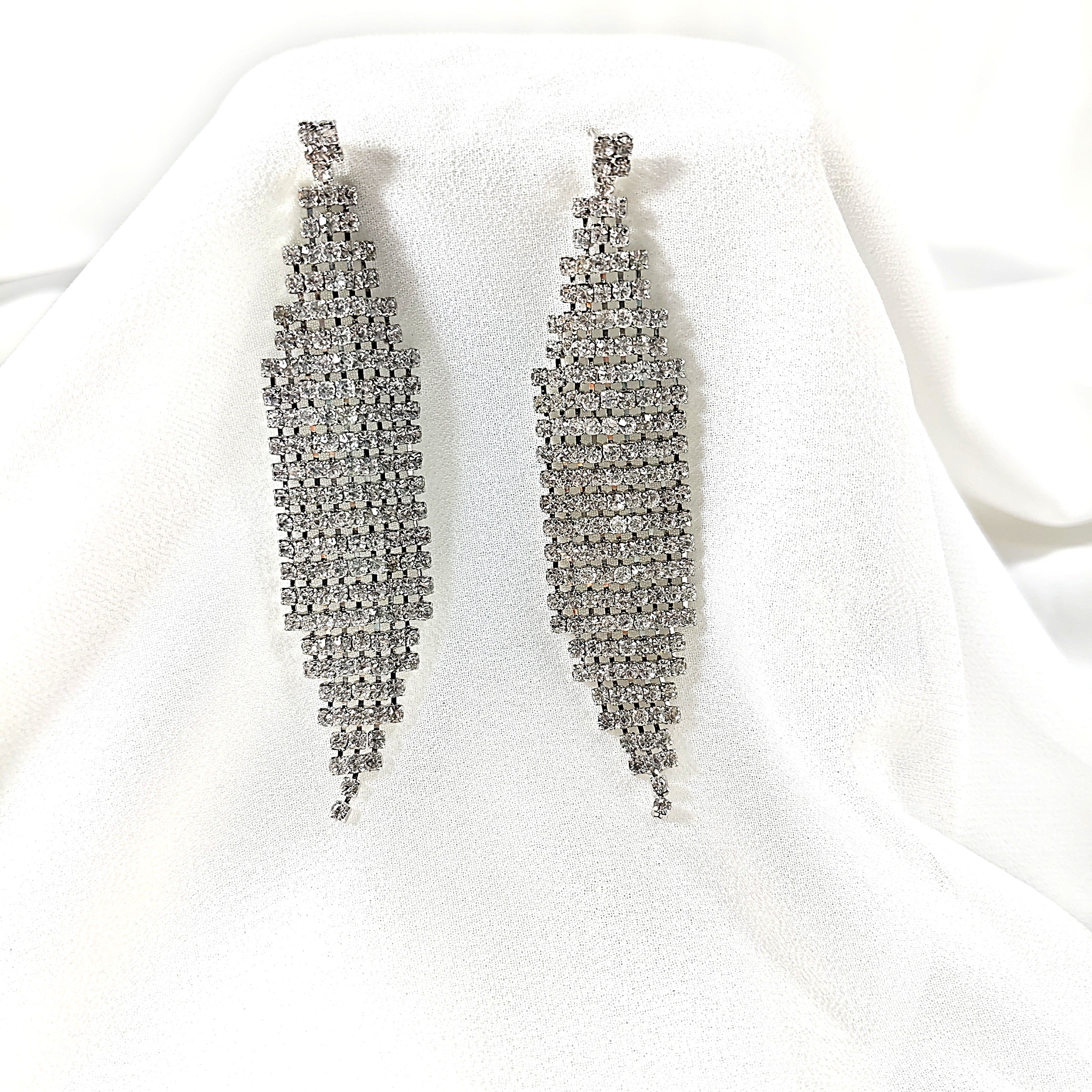 Boucles d’Oreilles Chandelier Dorées en Strass – Glamour & Élégance