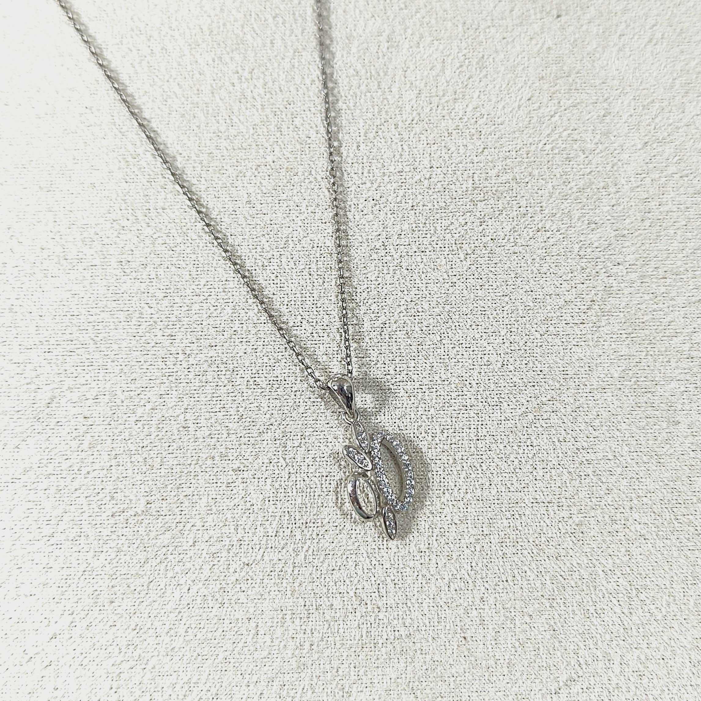 Chaîne Élégance Infinity – Argent Rhodié & Cristaux