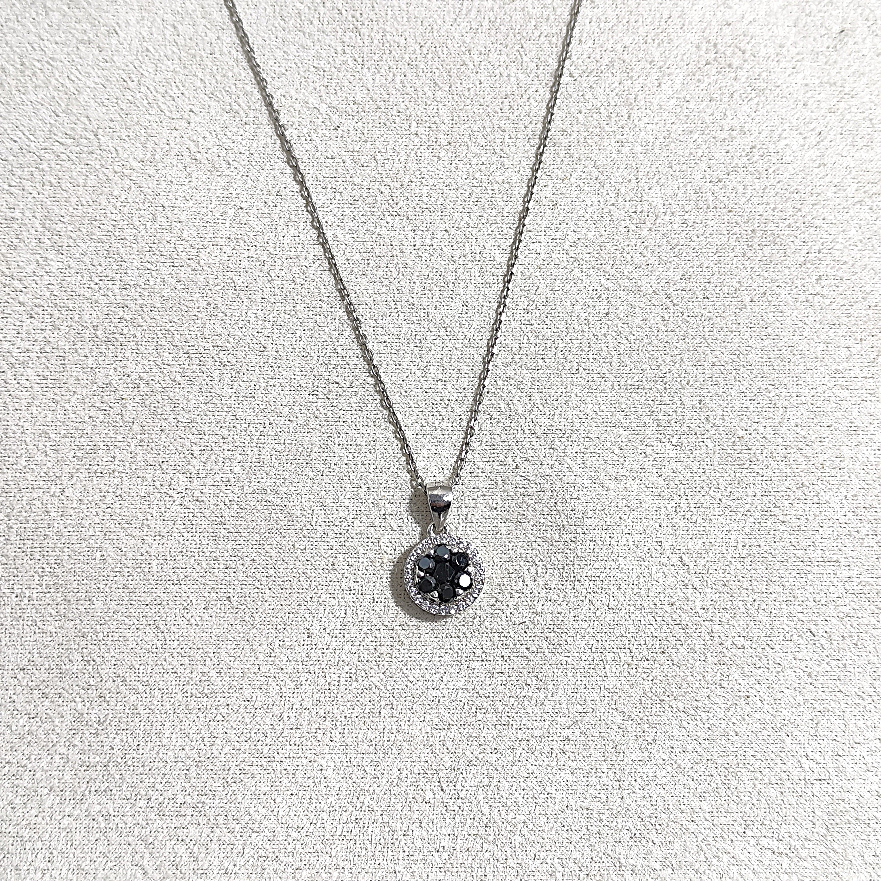 Chaîne Élégance Nocturne – Argent Rhodié & Pierres Noires