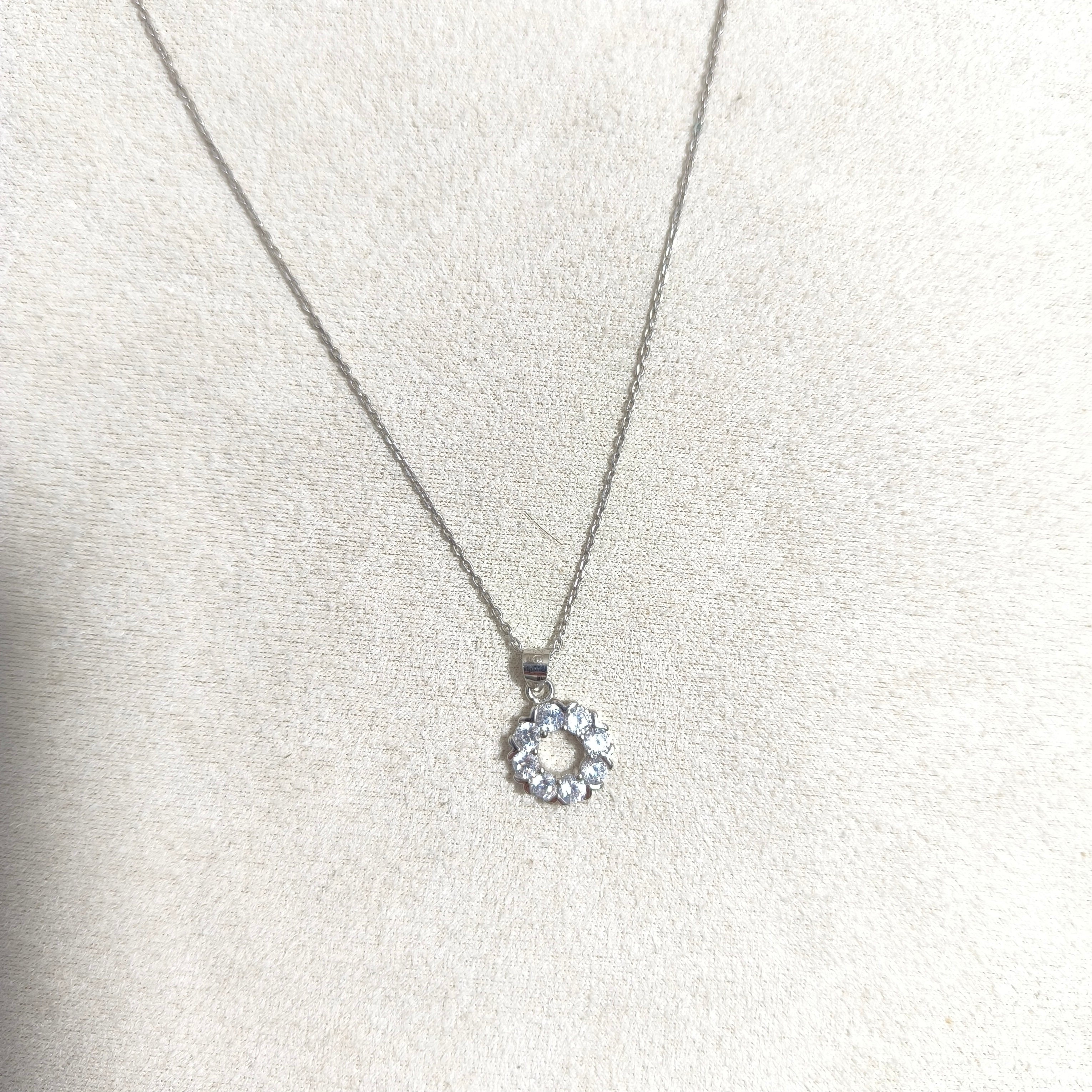 Chaîne Couronne de Lumière – Argent Rhodié & Cristaux