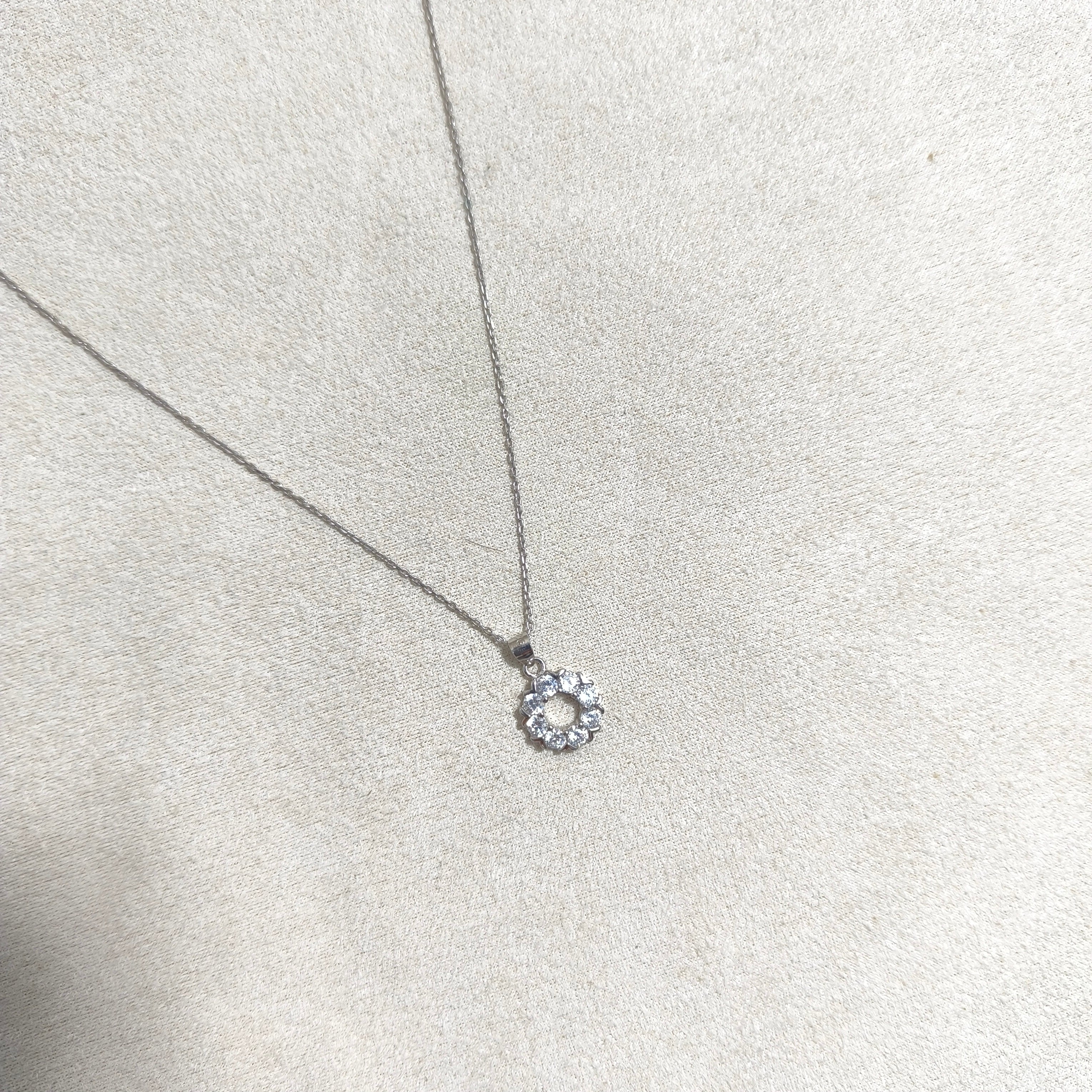 Chaîne Couronne de Lumière – Argent Rhodié & Cristaux