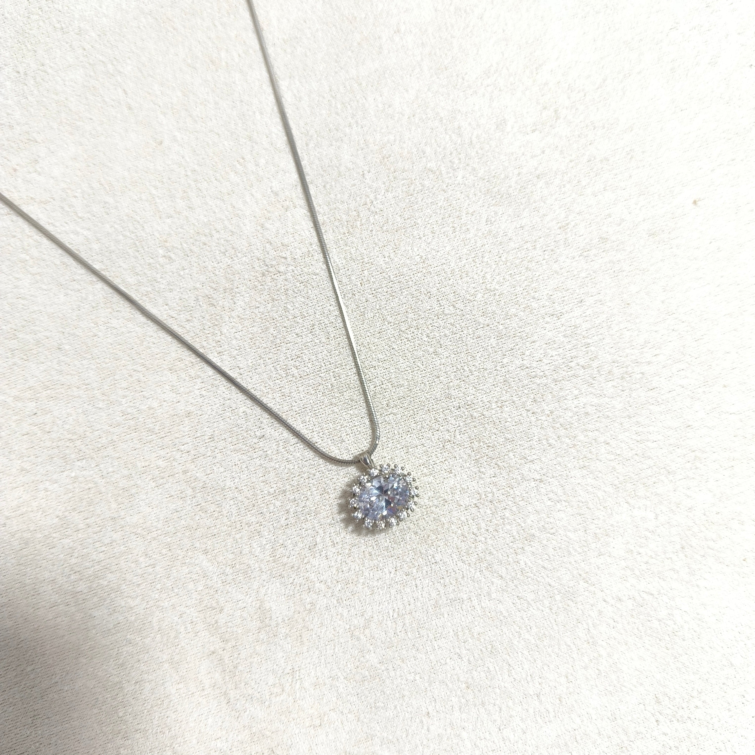 Chaîne Soleil Cristal – Argent Rhodié & Pierres Brillantes