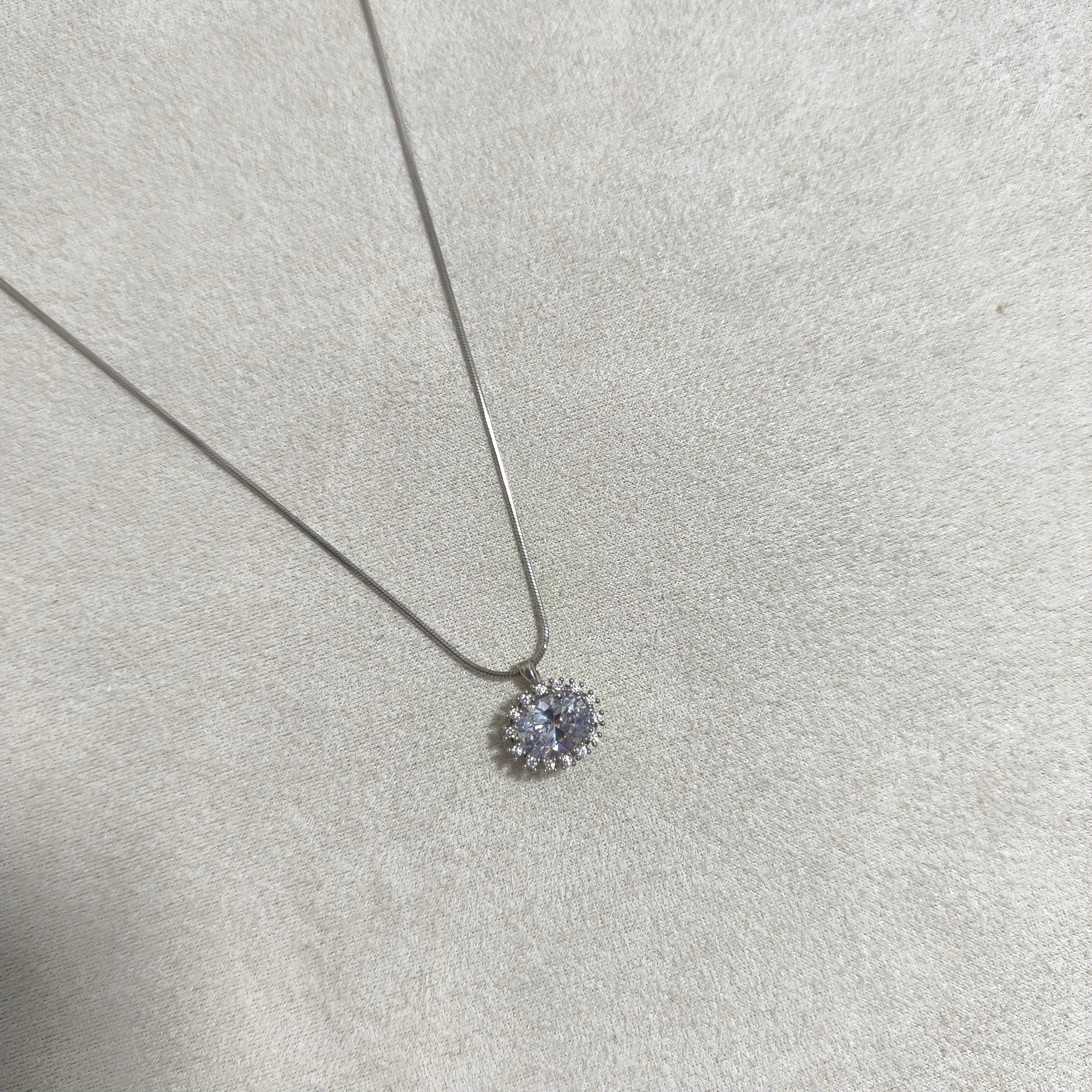 Chaîne Soleil Cristal – Argent Rhodié & Pierres Brillantes