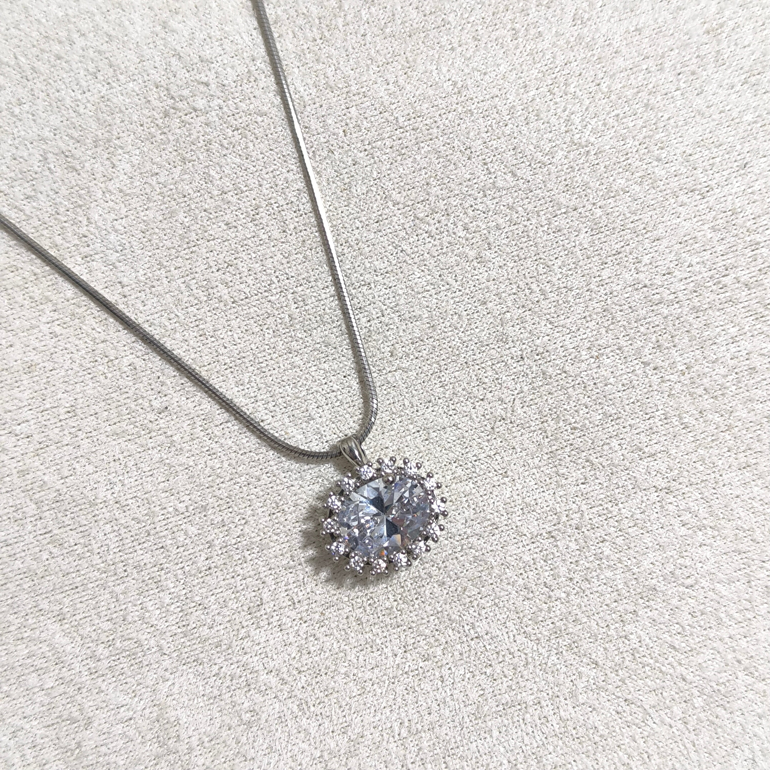 Chaîne Soleil Cristal – Argent Rhodié & Pierres Brillantes