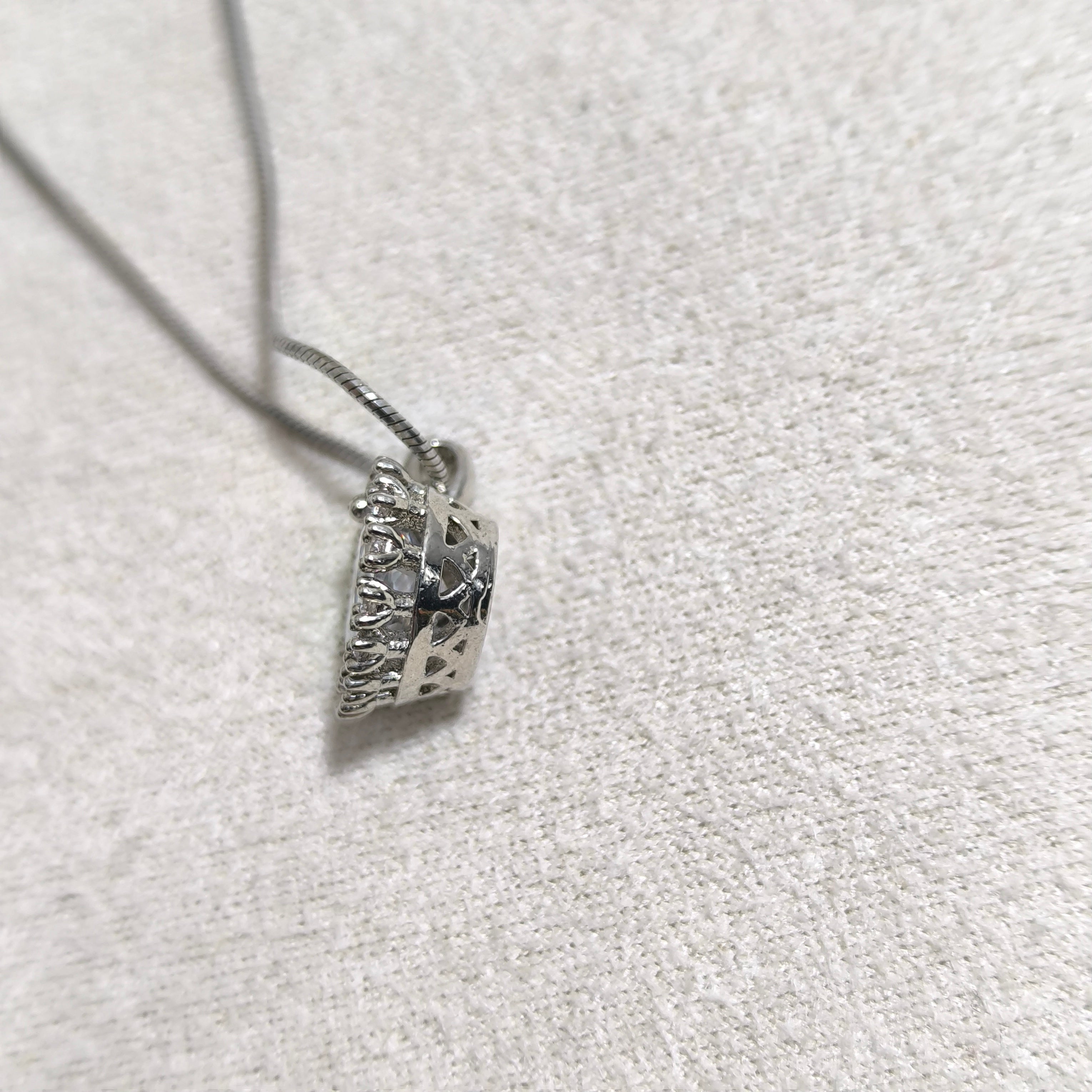 Chaîne Soleil Cristal – Argent Rhodié & Pierres Brillantes