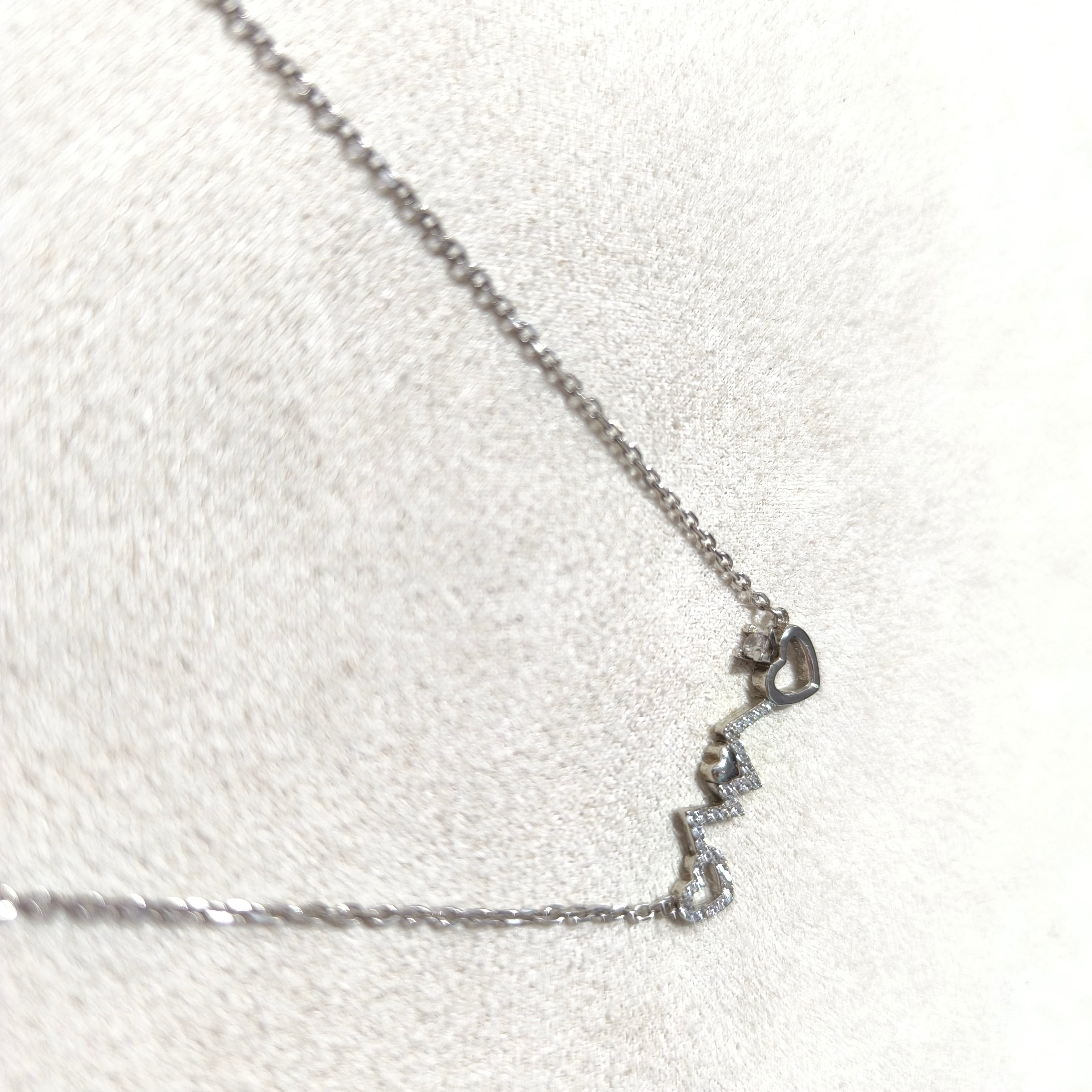 Chaîne Battement de Cœur – Argent Rhodié & Détails Brillants