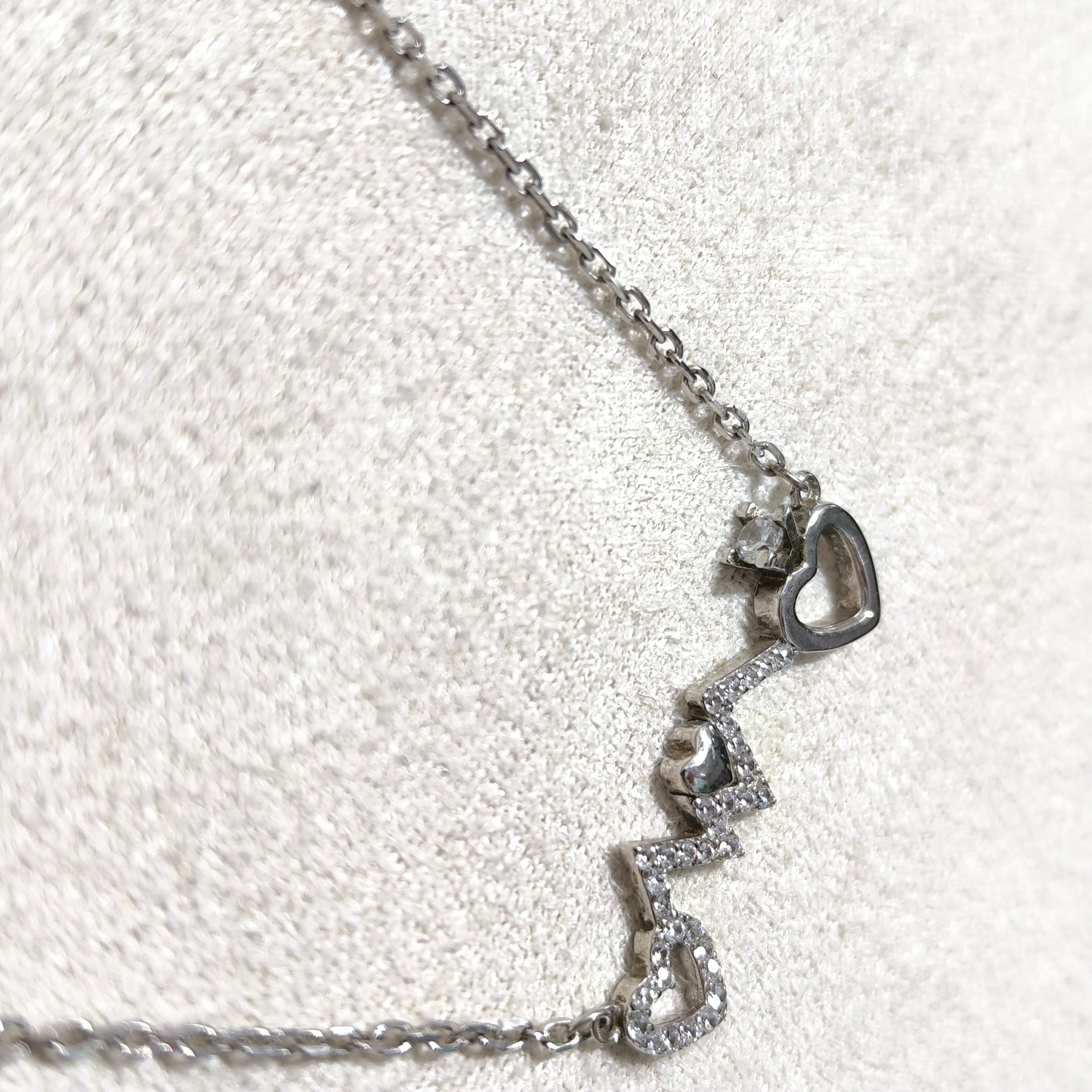 Chaîne Battement de Cœur – Argent Rhodié & Détails Brillants