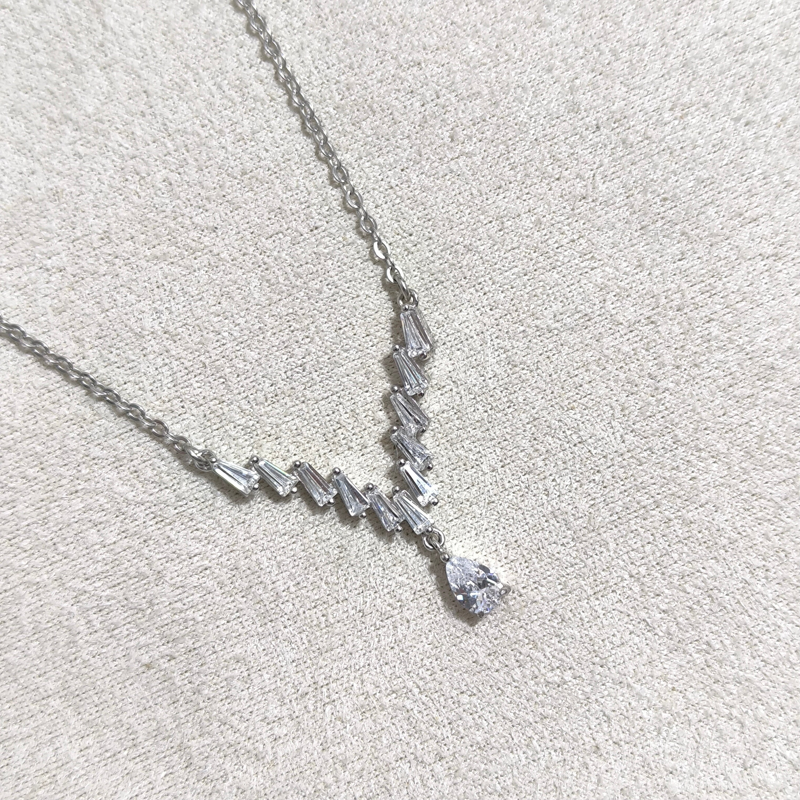 Chaîne Élégance V – Argent Rhodié & Zircon Goutte Brillant