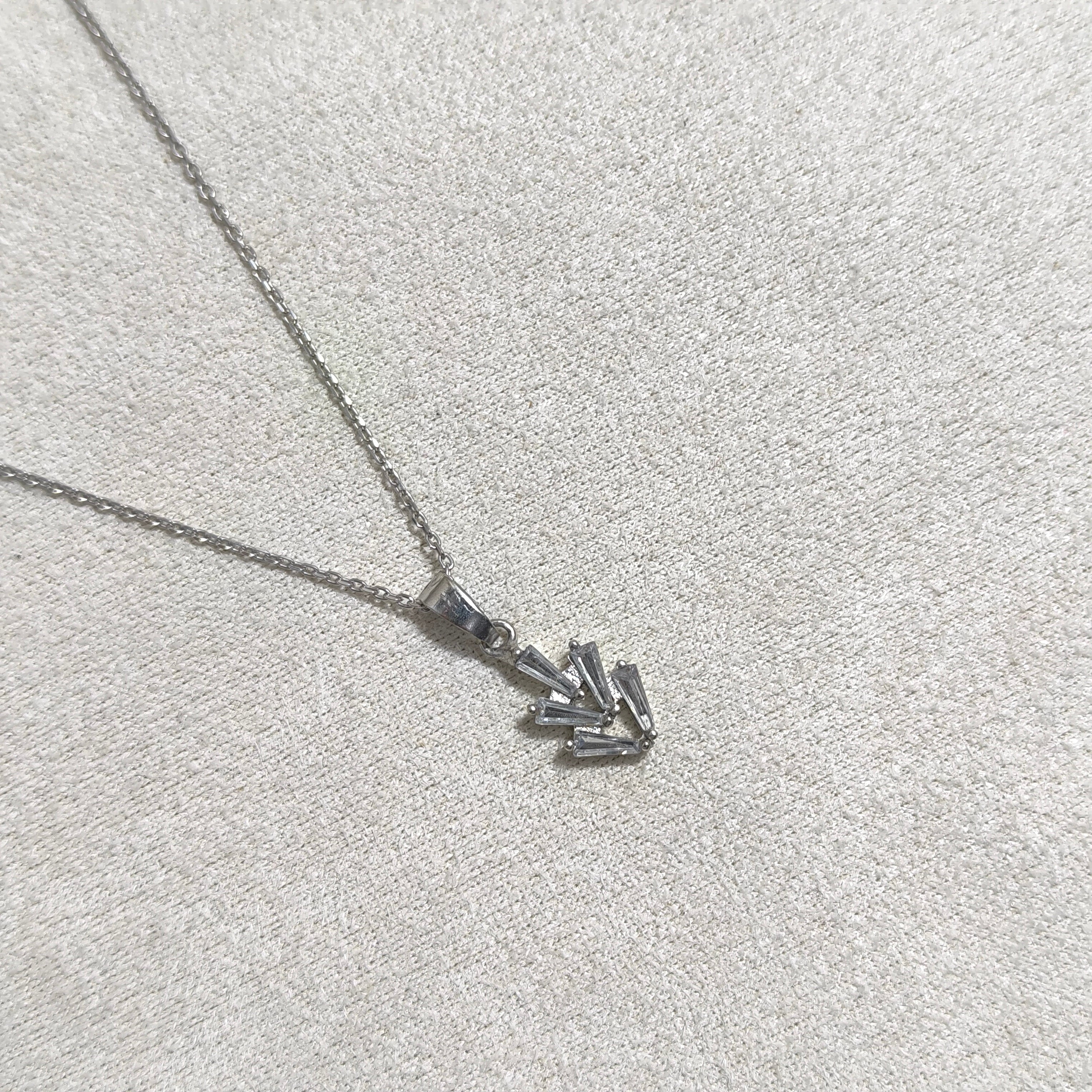 Chaîne Éclat Géométrique – Argent Rhodié & Zircons Brillants