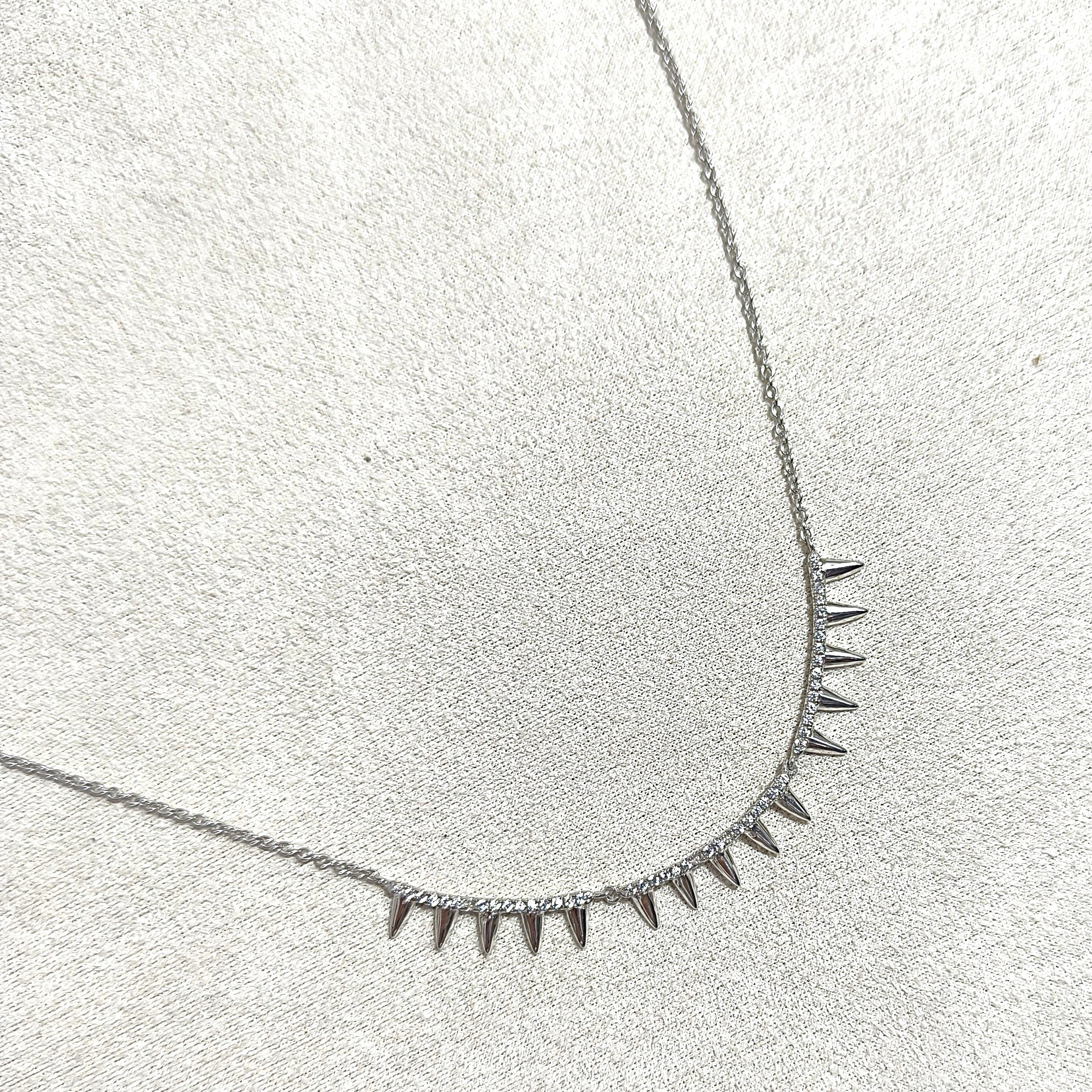 Chaîne Pointes Élégantes – Argent Rhodié au Design Moderne