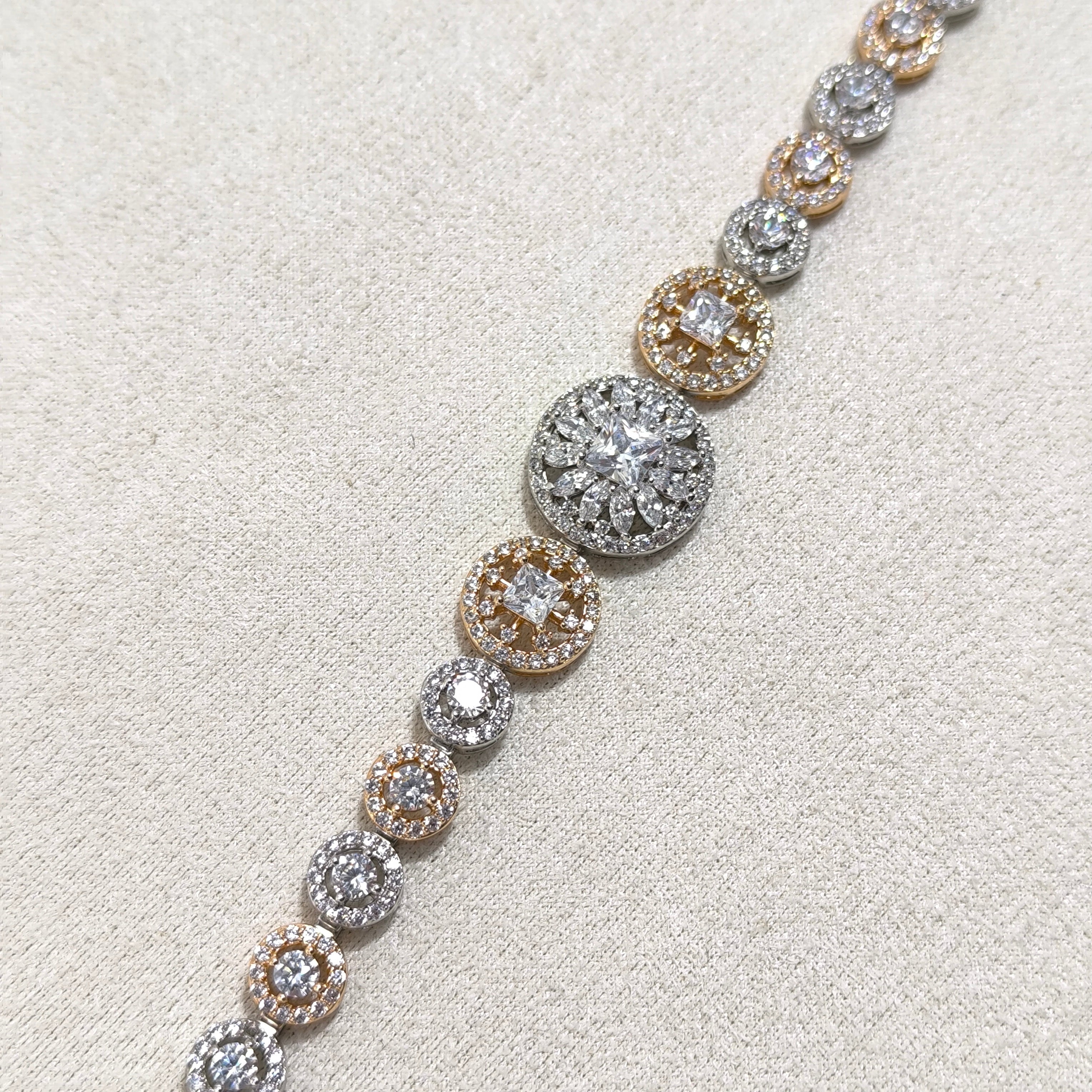 Gourmette Luxe Éclat Royal – Plaqué Or & Zirconiums Brillants