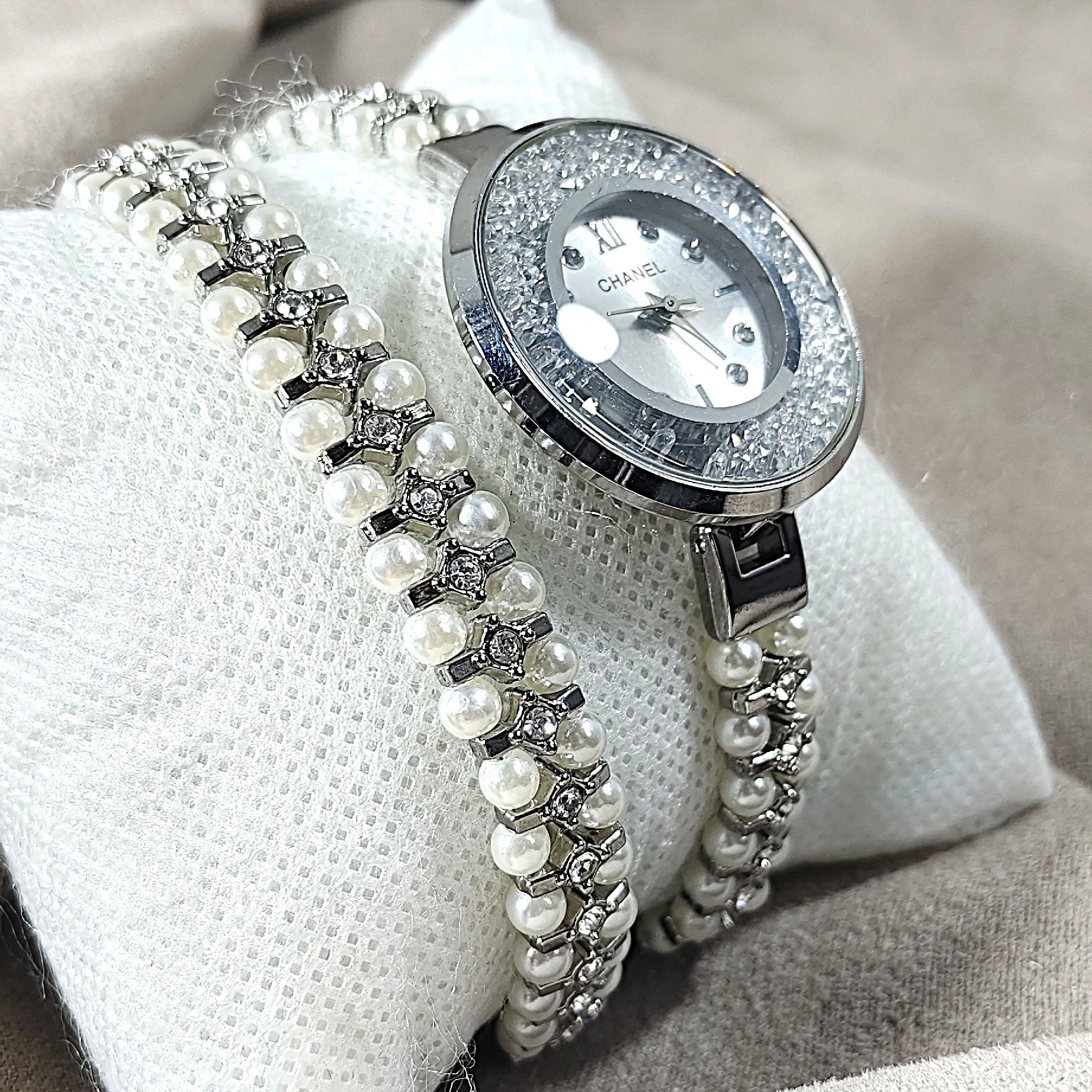 Montre Élégance Perle & Cristaux – Bracelet Doré Luxe Femme