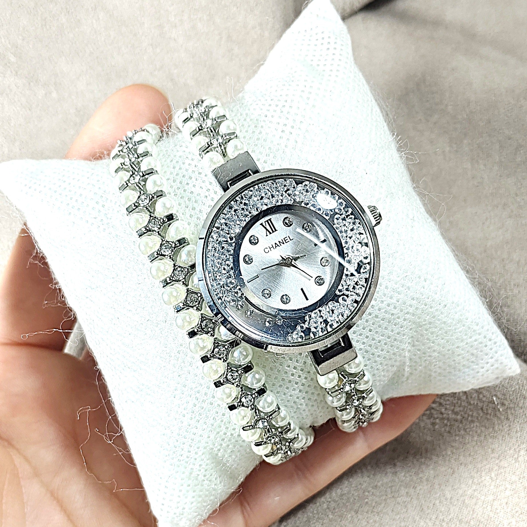 Montre Élégance Perle & Cristaux – Bracelet Doré Luxe Femme