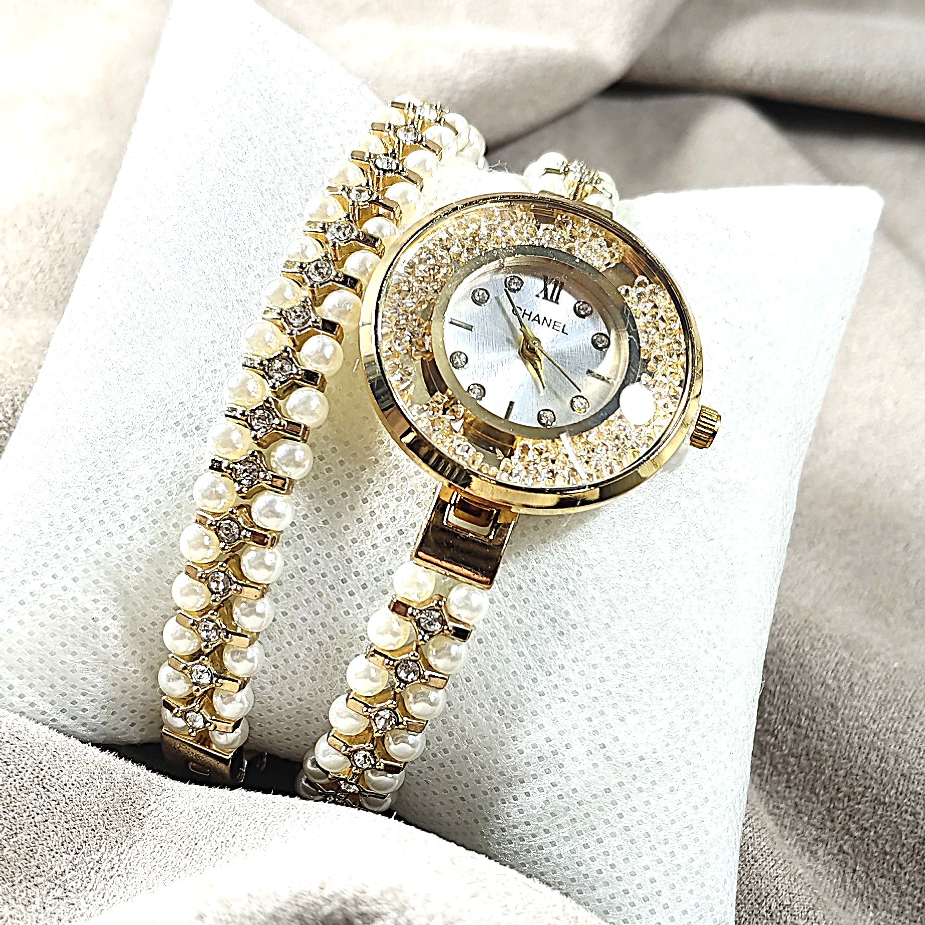 Montre Élégance Perle & Cristaux – Bracelet Doré Luxe Femme