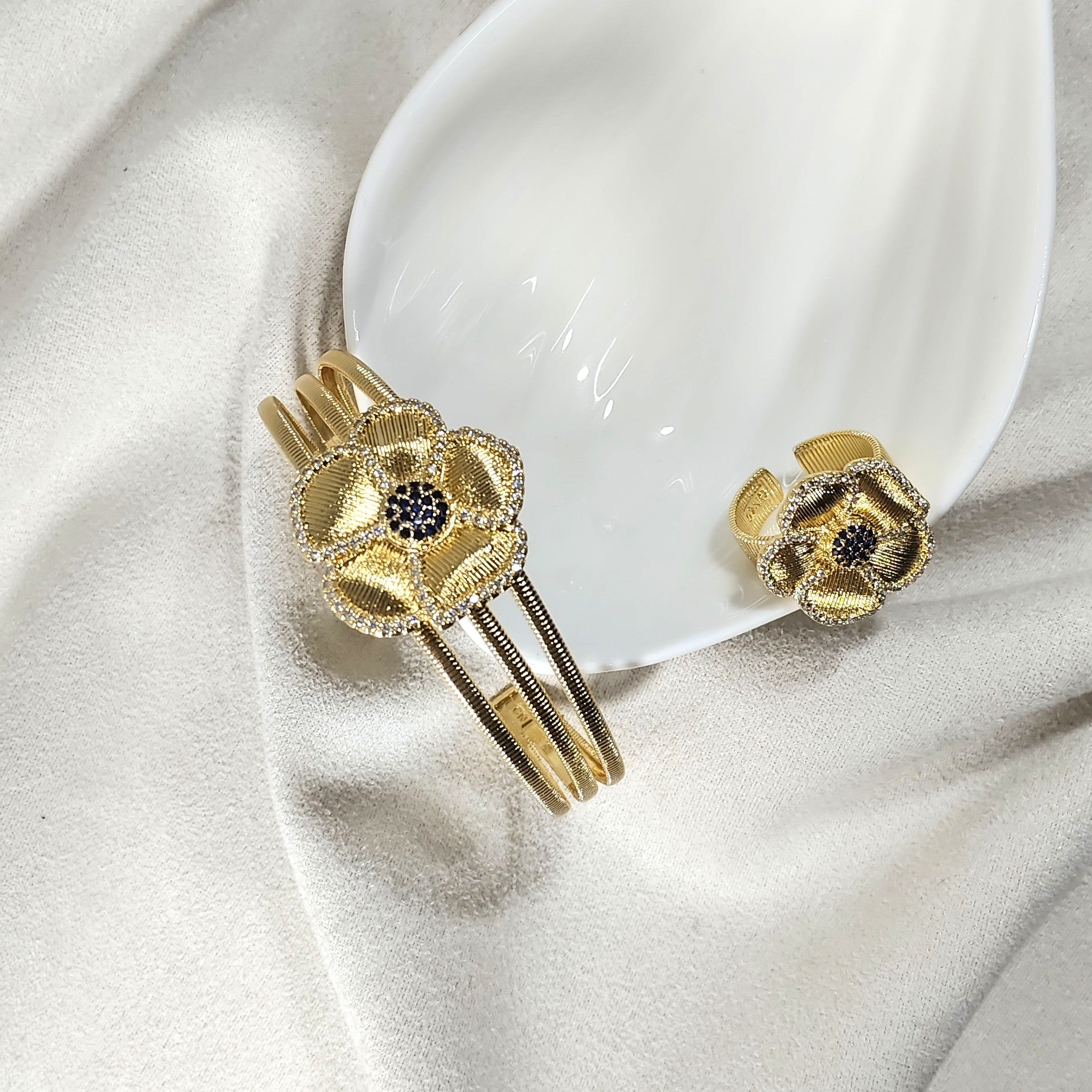 Parure Fleur Élégance en Plaqué Or – Bague & Bracelet Chic et Raffiné