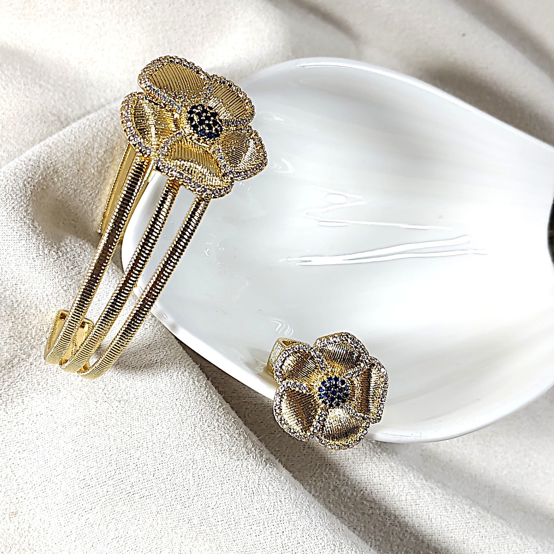 Parure Fleur Élégance en Plaqué Or – Bague & Bracelet Chic et Raffiné