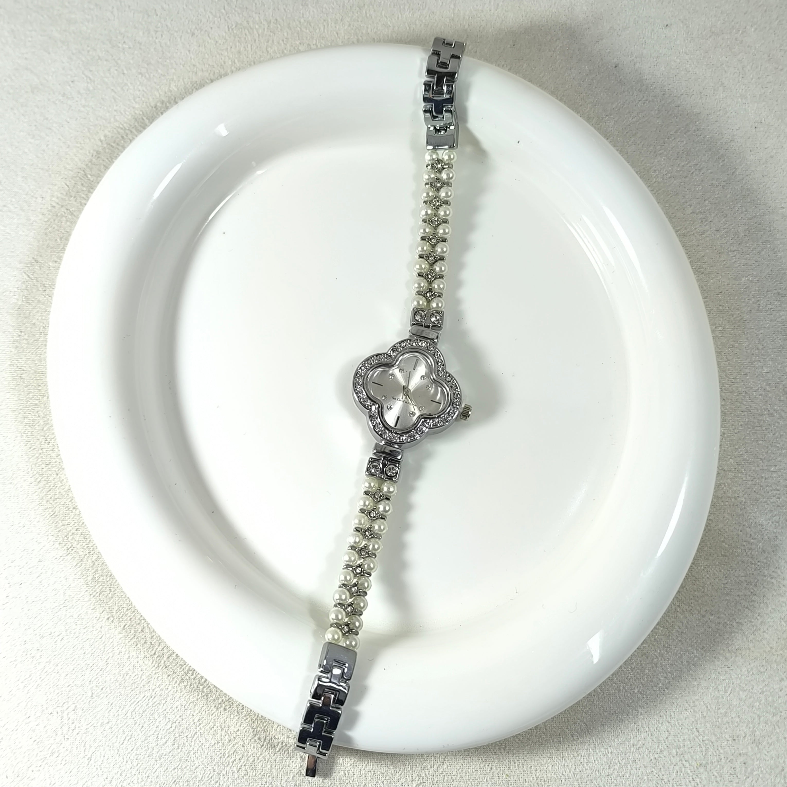 Montre Femme Élégance Perles & Cristaux – Bracelet Raffiné