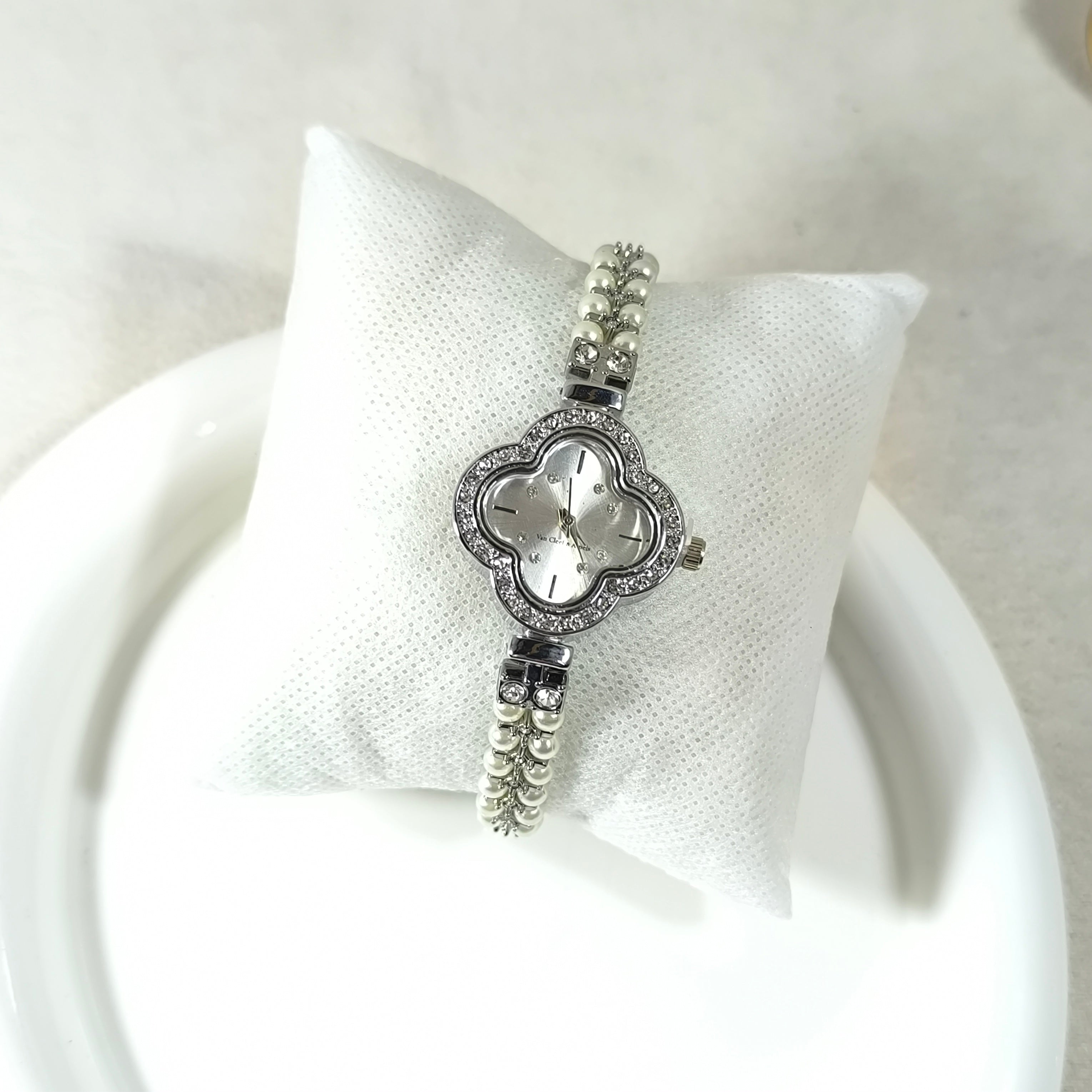 Montre Femme Élégance Perles & Cristaux – Bracelet Raffiné