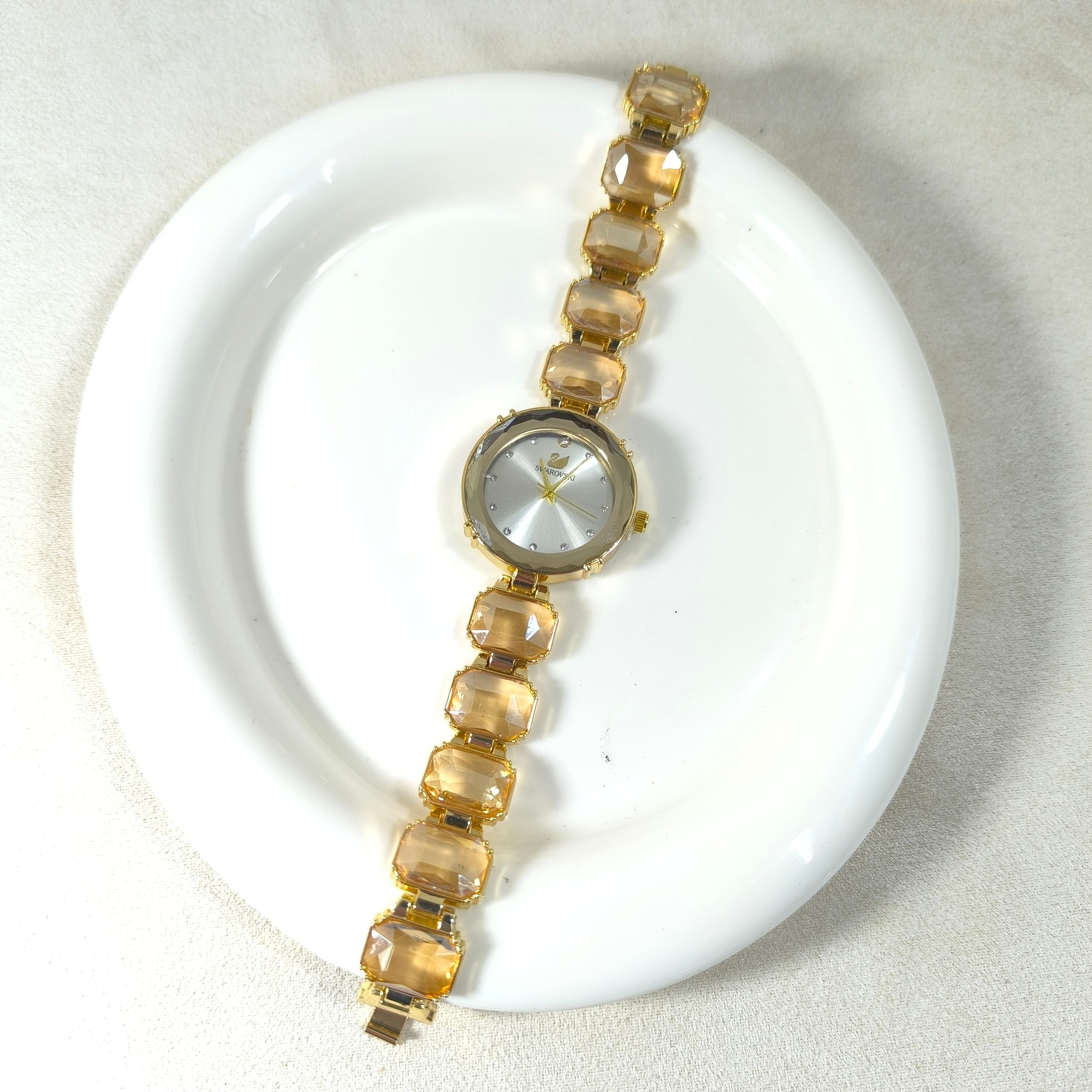 Montre Femme Dorée Élégance Cristalline – Bracelet Bijou Raffiné