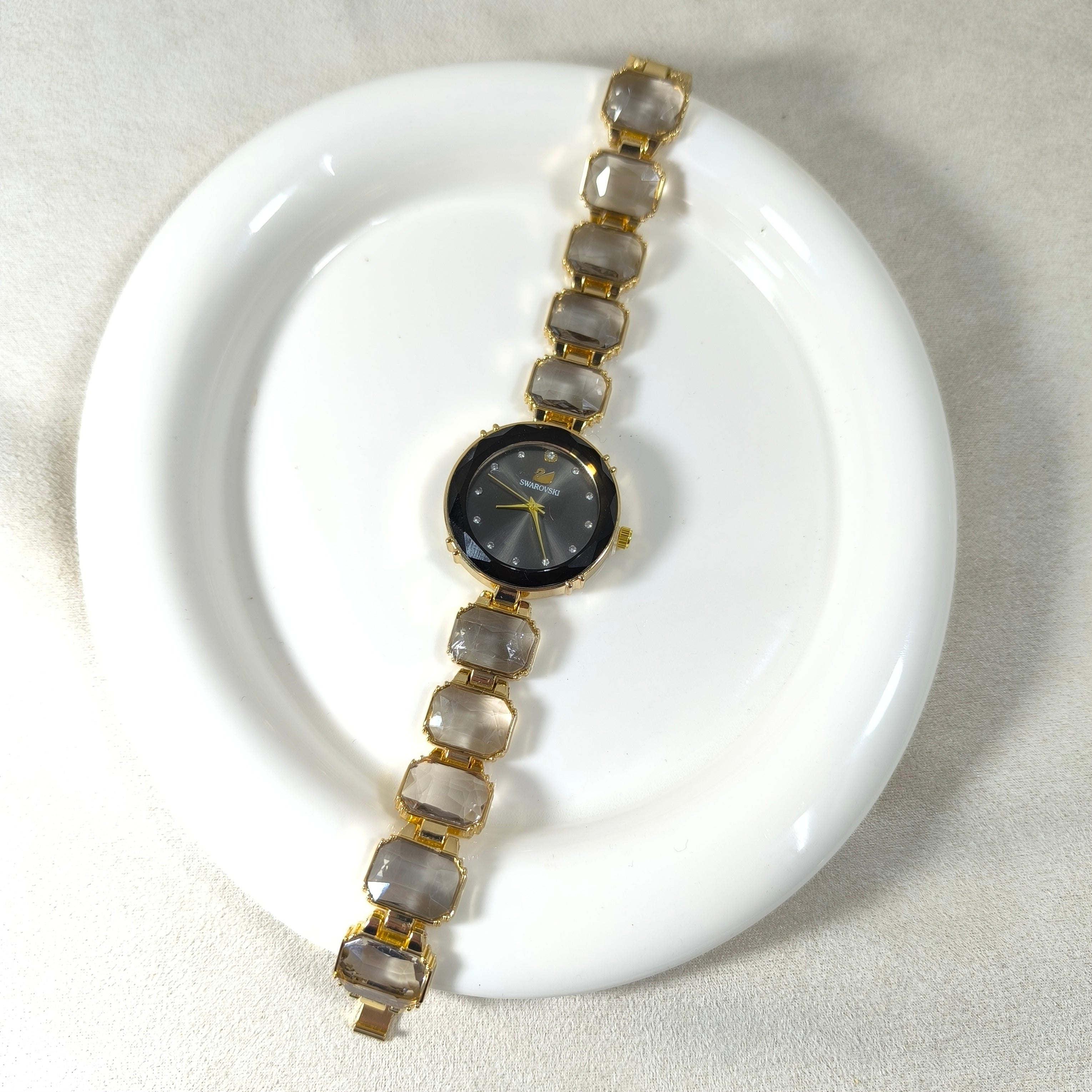 Montre Femme Dorée Élégance Cristalline – Bracelet Bijou Raffiné